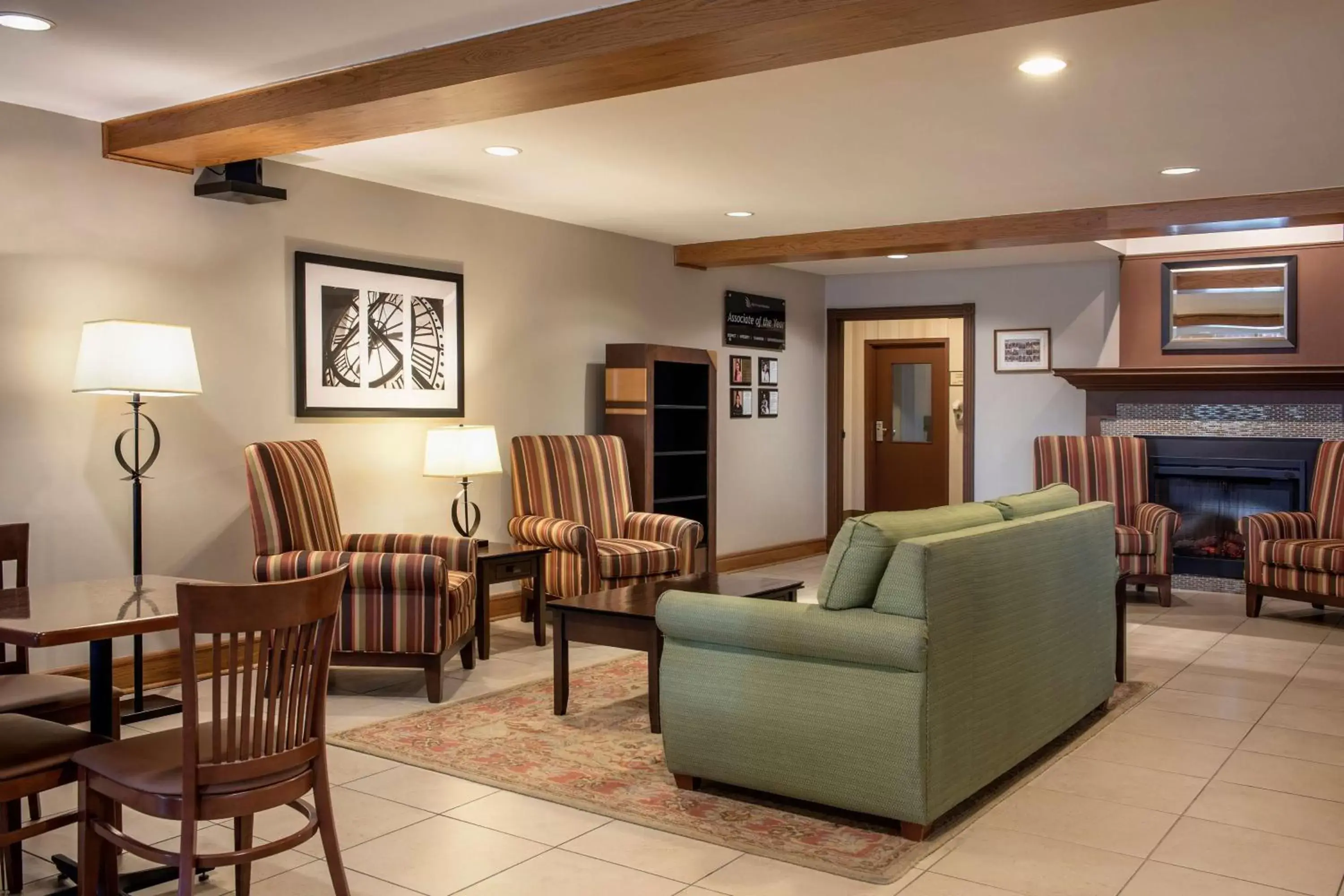 Lobby or reception, Seating Area in Country Inn & Suites by Radisson, Winnipeg, MB