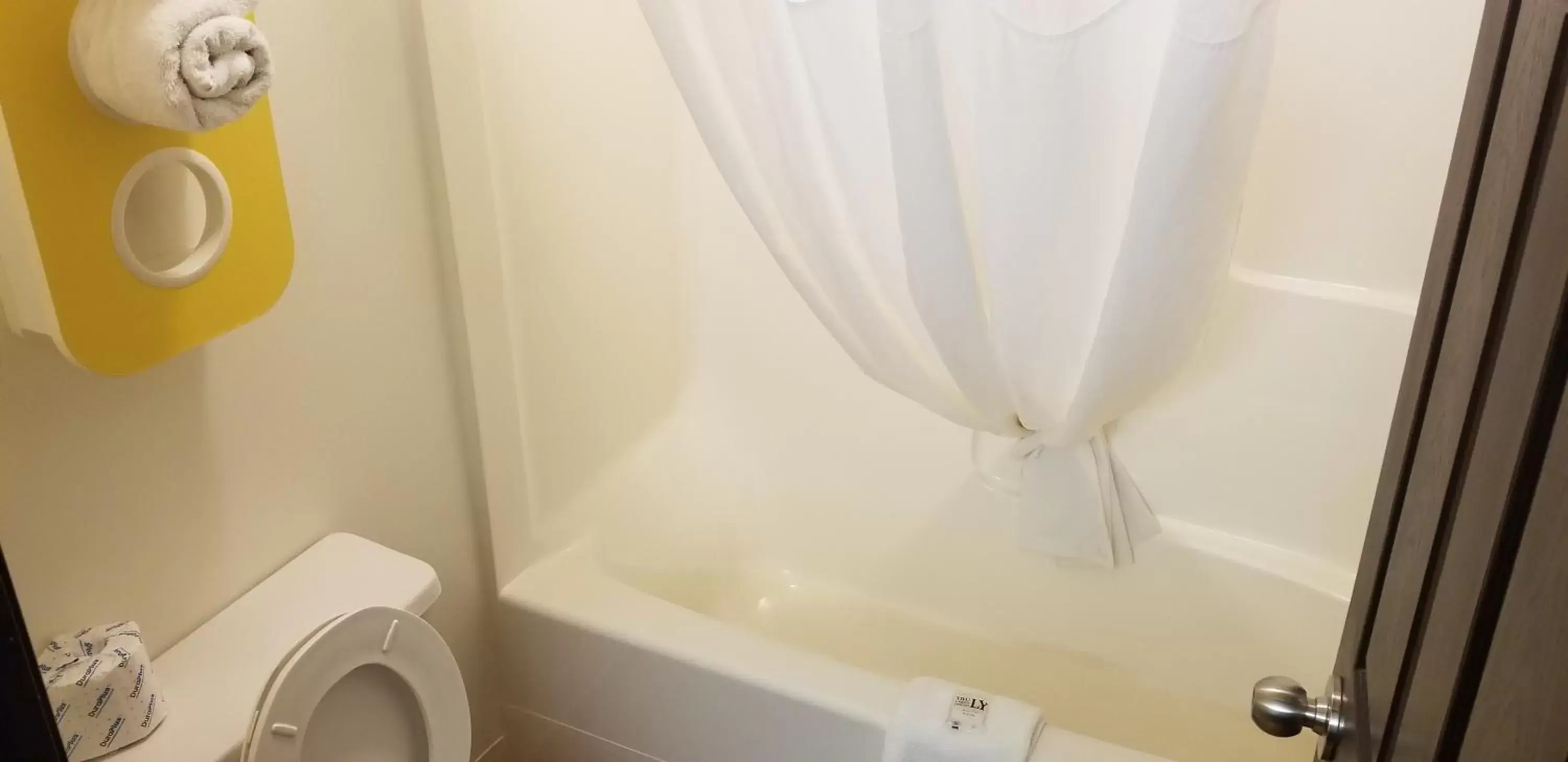 Shower, Bathroom in Motel 6-Innisfail, AB