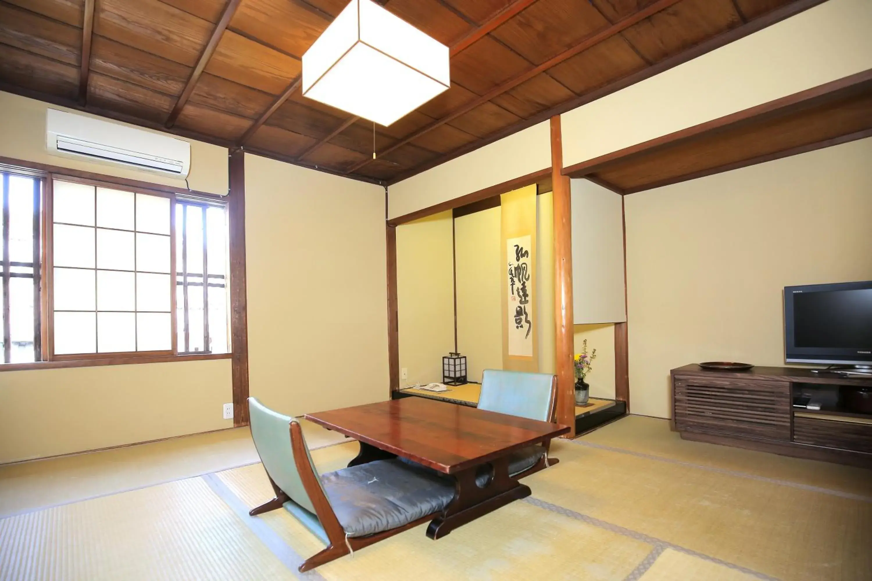 Photo of the whole room, Seating Area in Ryori Ryokan Tsurugata Hotel