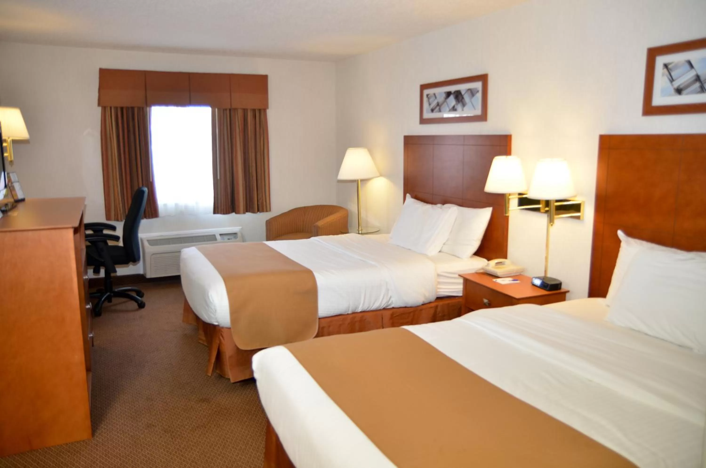 Bedroom, Bed in Baymont by Wyndham Port Huron