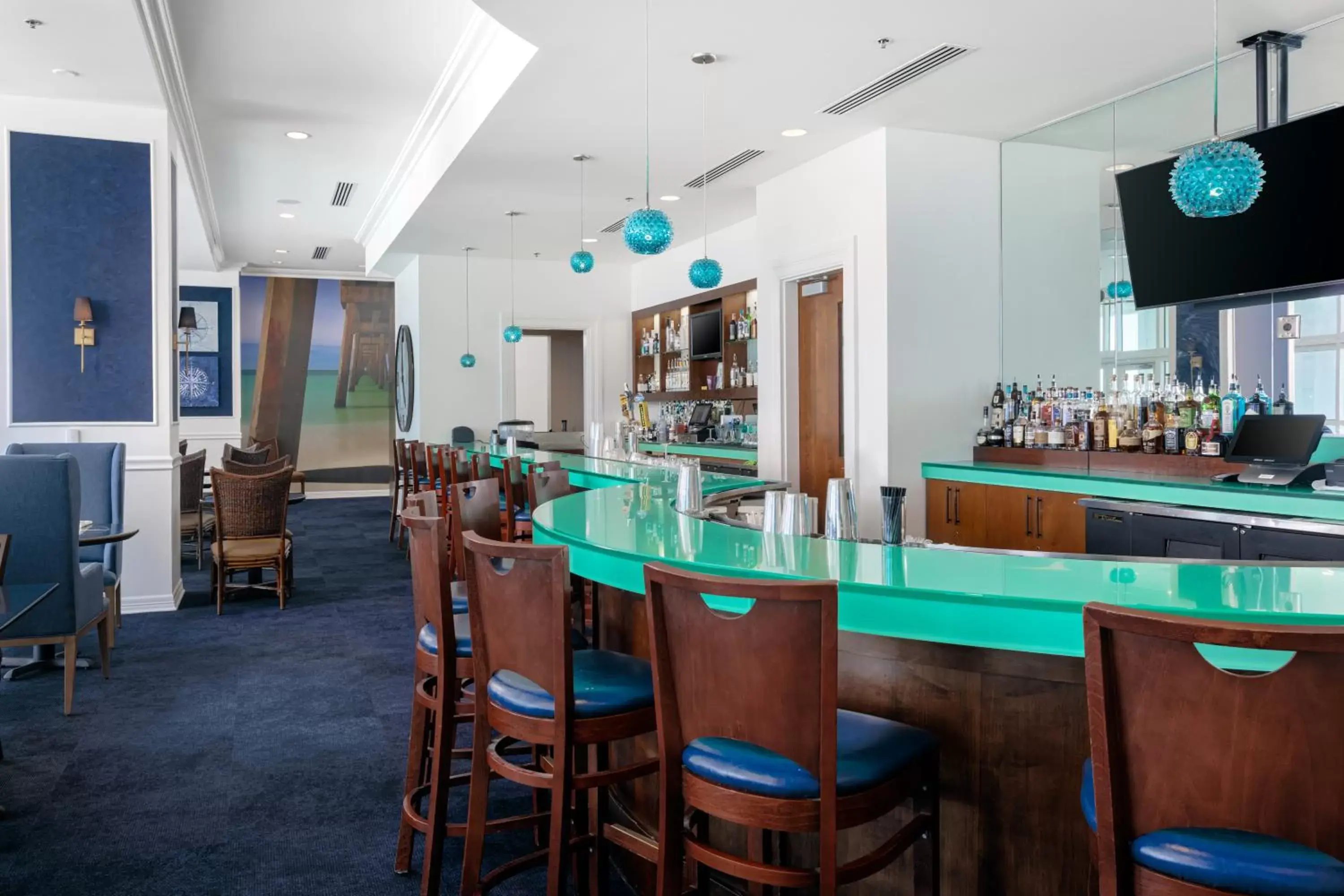 Lounge or bar, Restaurant/Places to Eat in The Pensacola Beach Resort