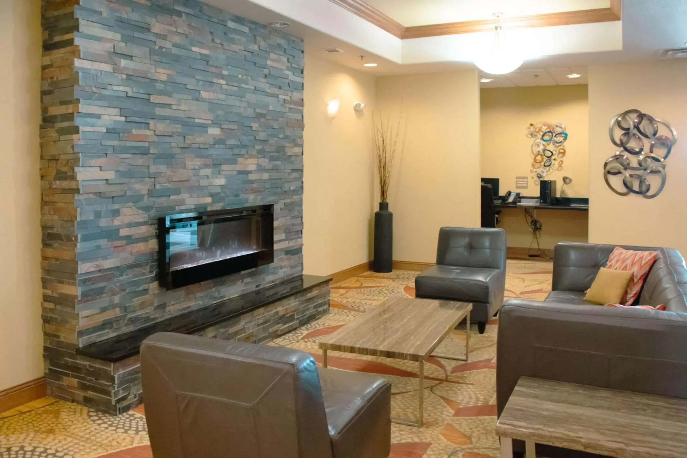 Lobby or reception, Seating Area in Expressway Suites of Grand Forks