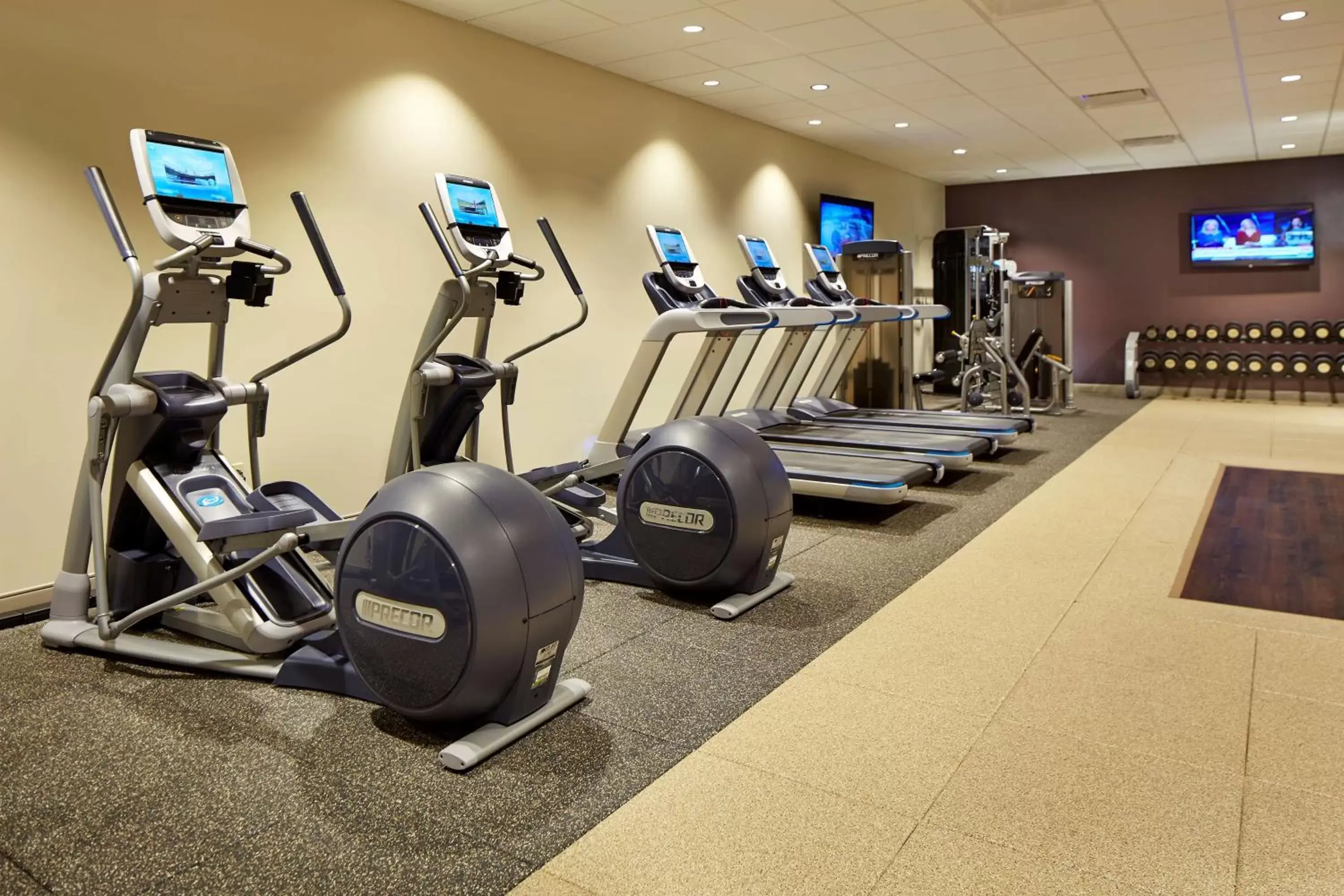 Fitness centre/facilities in Hilton Long Beach Hotel Fitness centre/facilities in Hilton Long Beach Hotel