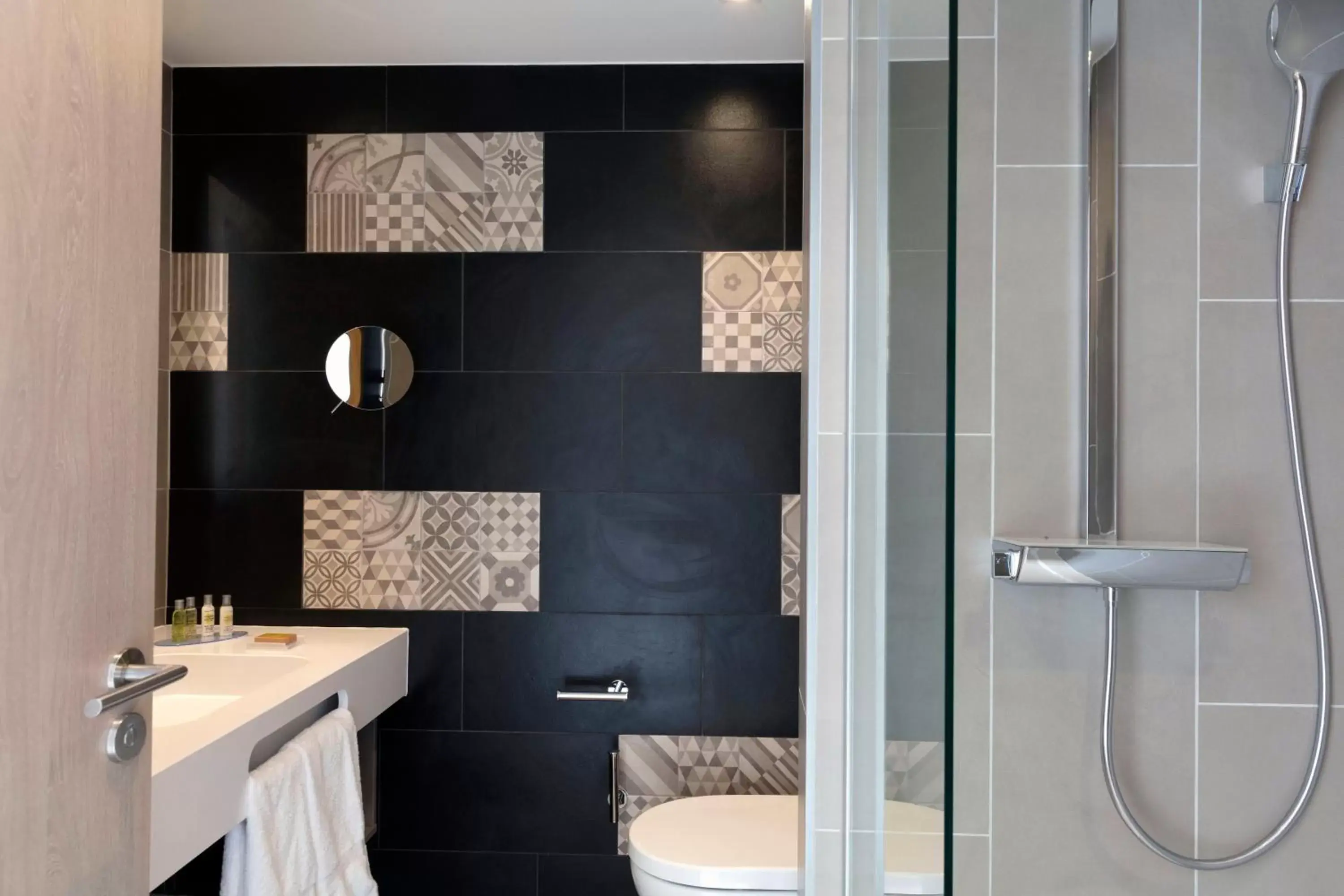 Shower, Bathroom in Hilton Garden Inn Paris Massy