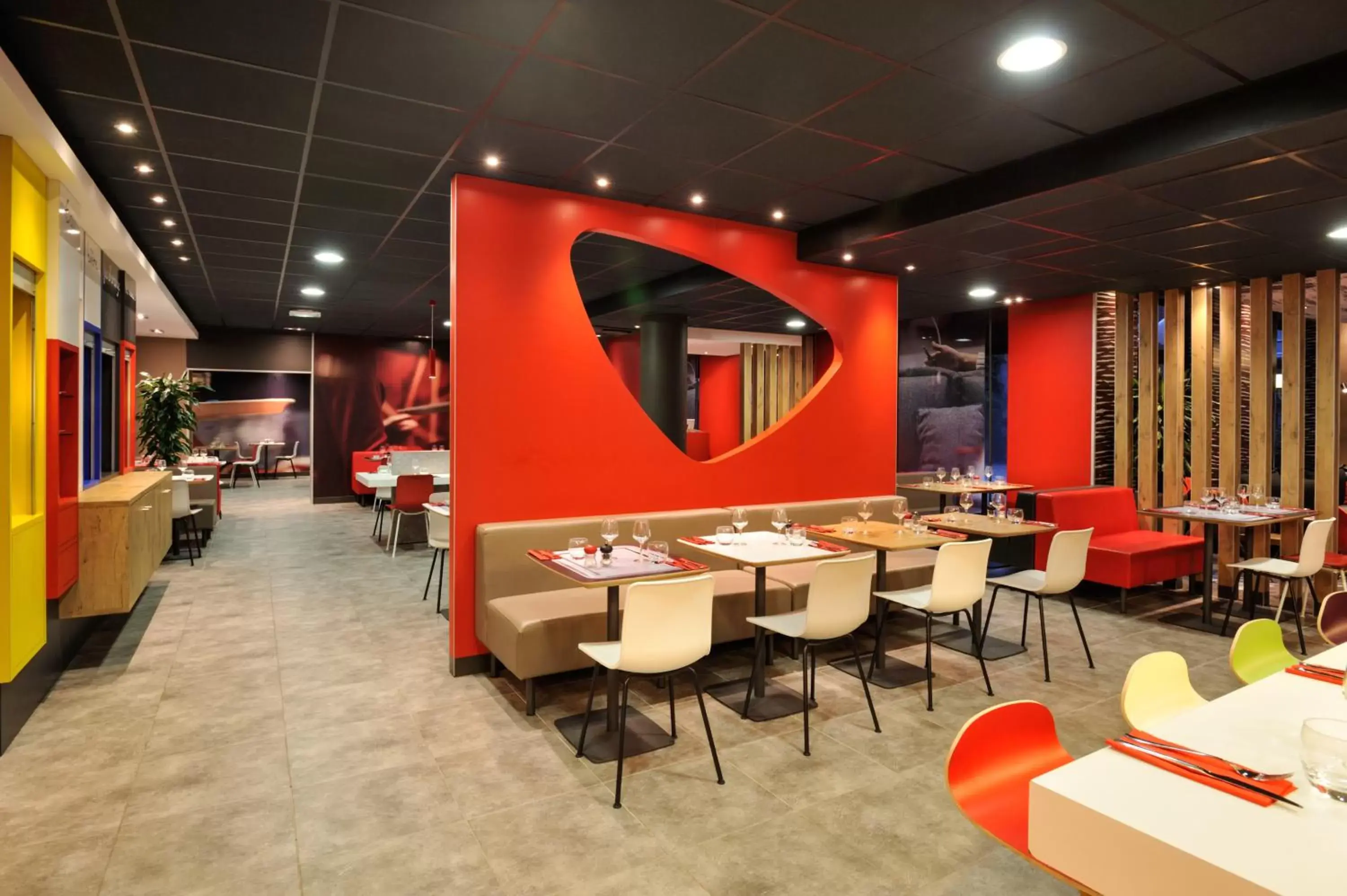 Restaurant/Places to Eat in ibis Lille Centre Gares
