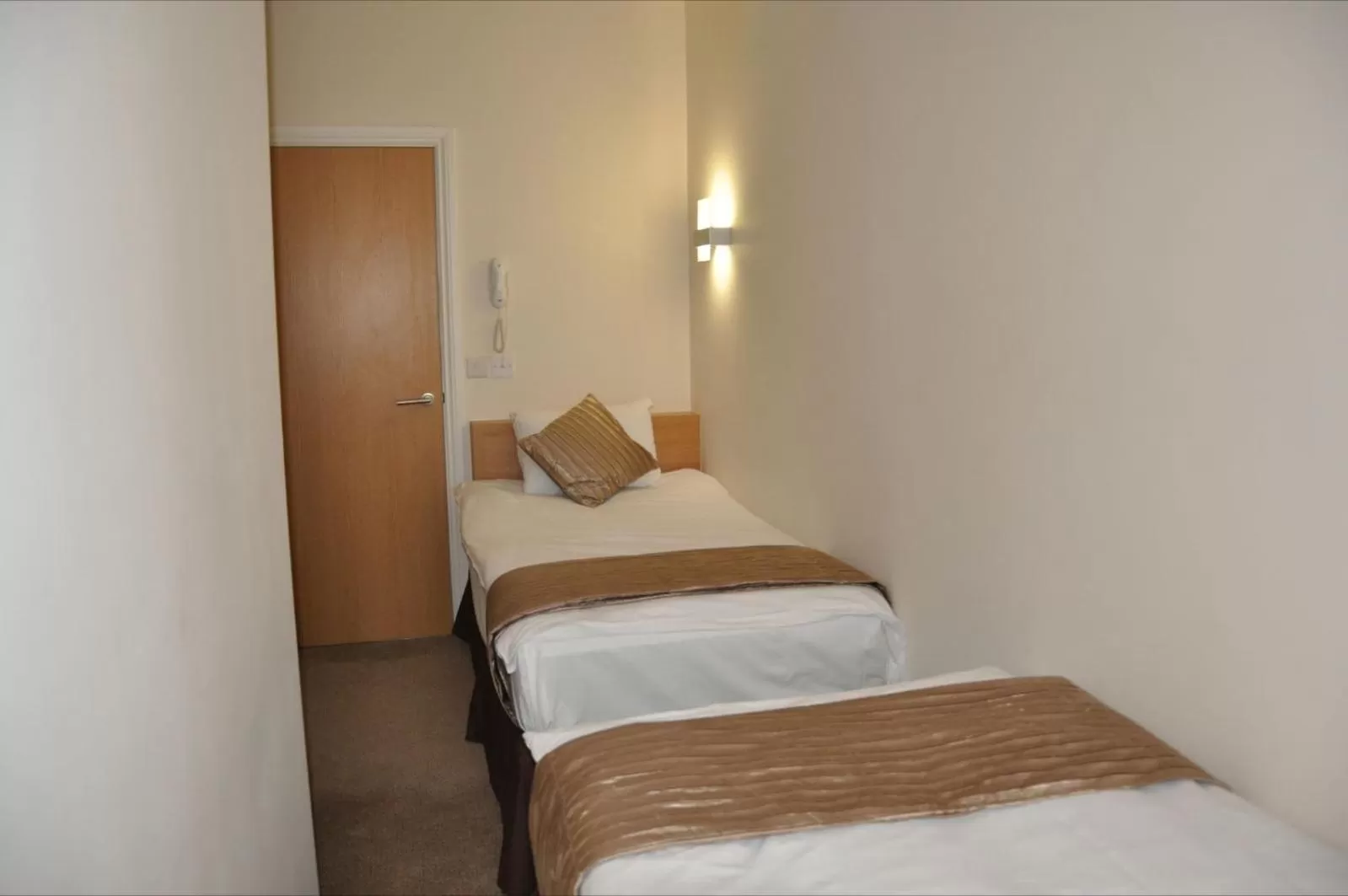 Twin Room in Queens Hotel