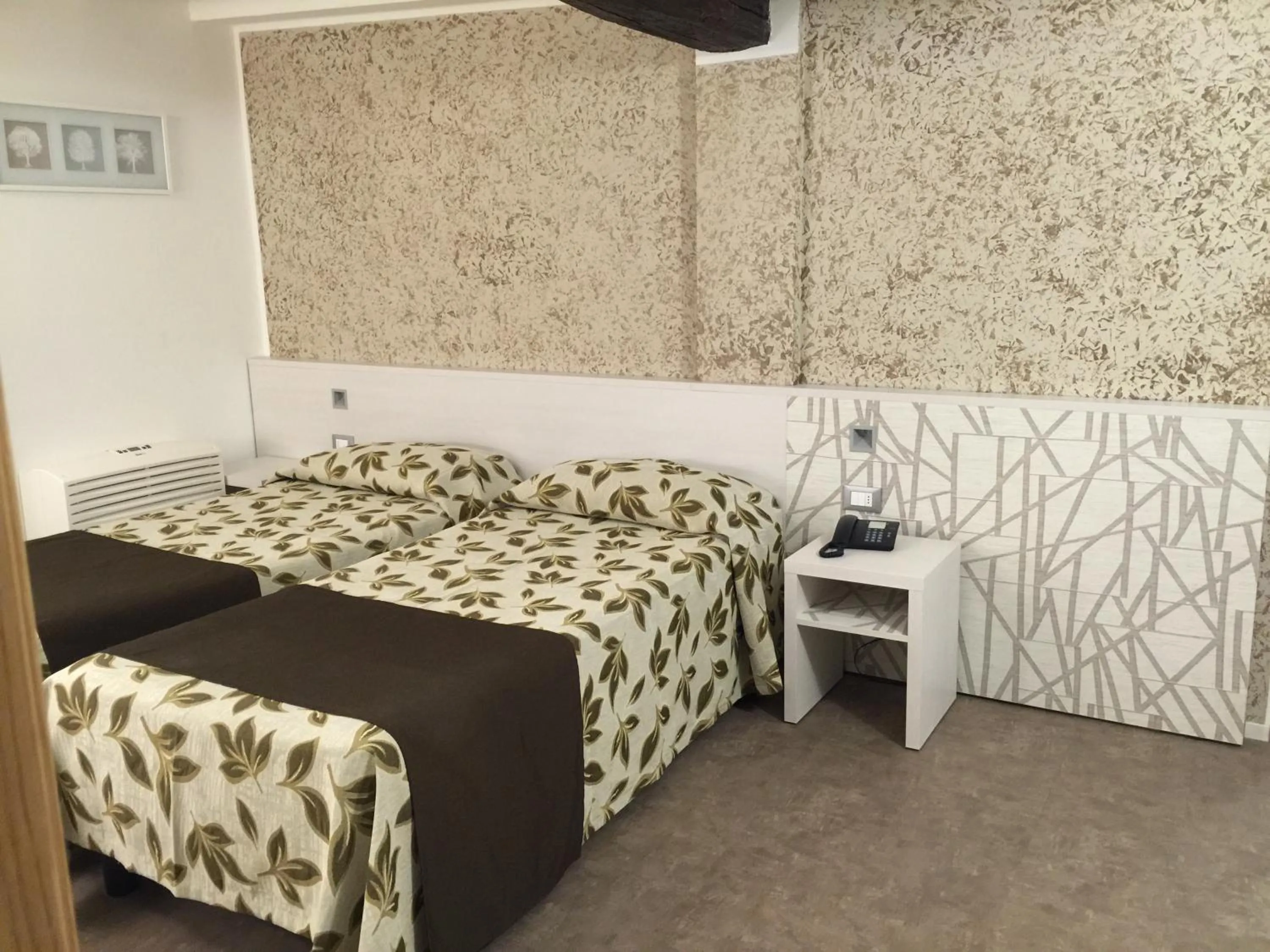 Bed in Hotel Holiday- Alla Finestrella