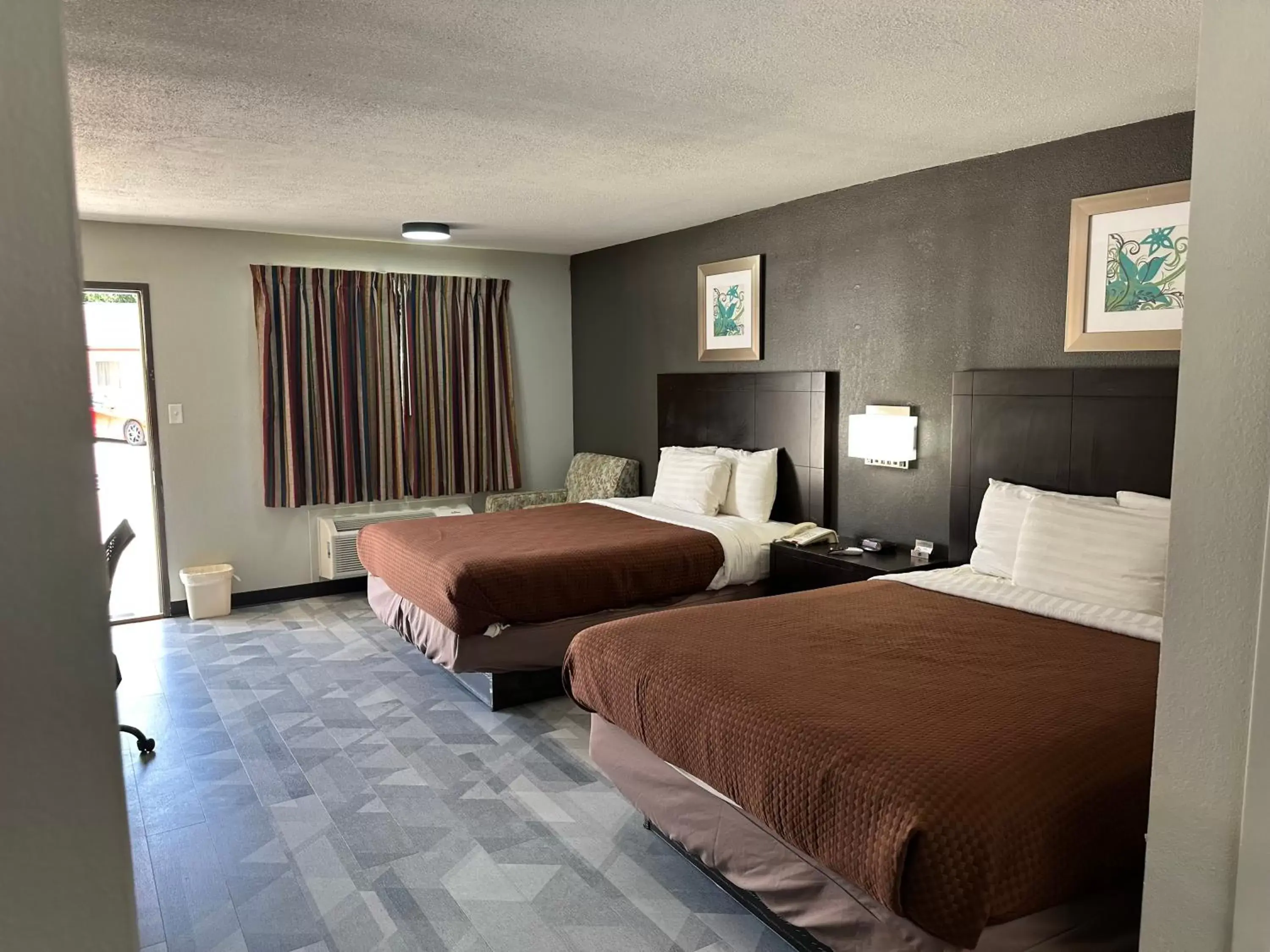 Bedroom, Bed in Freer Executive Inn & Suites