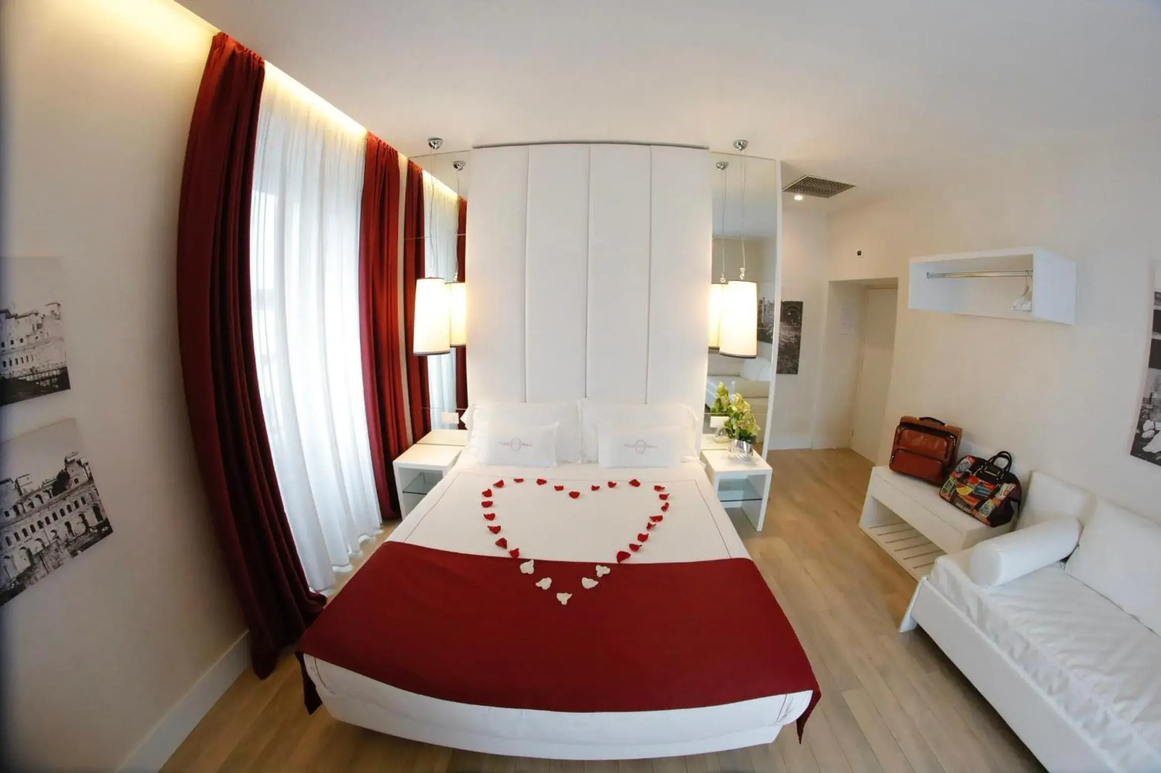 Photo of the whole room, Bed in Tullia&Prisca Relais
