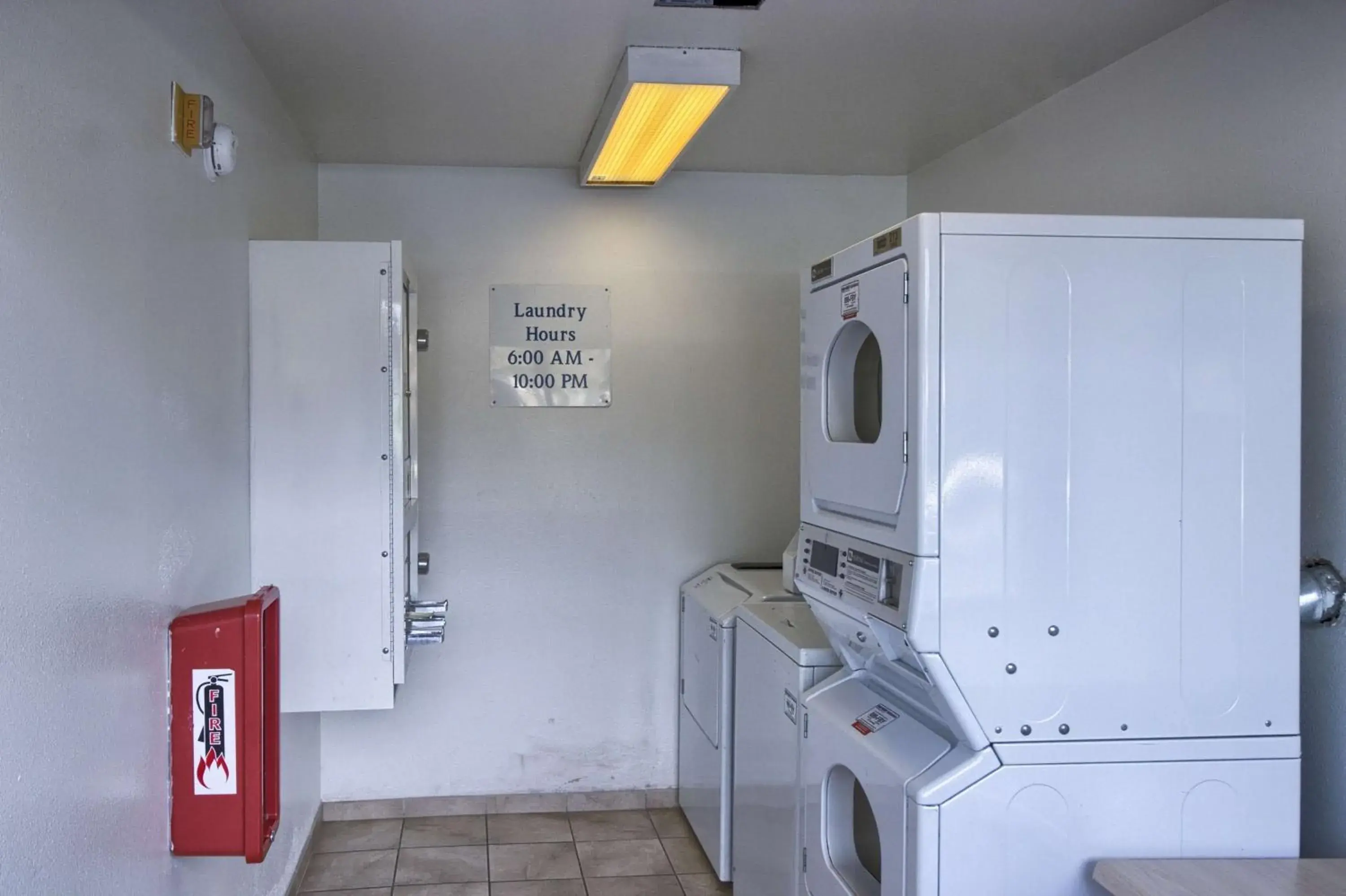 laundry, Kitchen/Kitchenette in Motel 6-Everett, WA - North