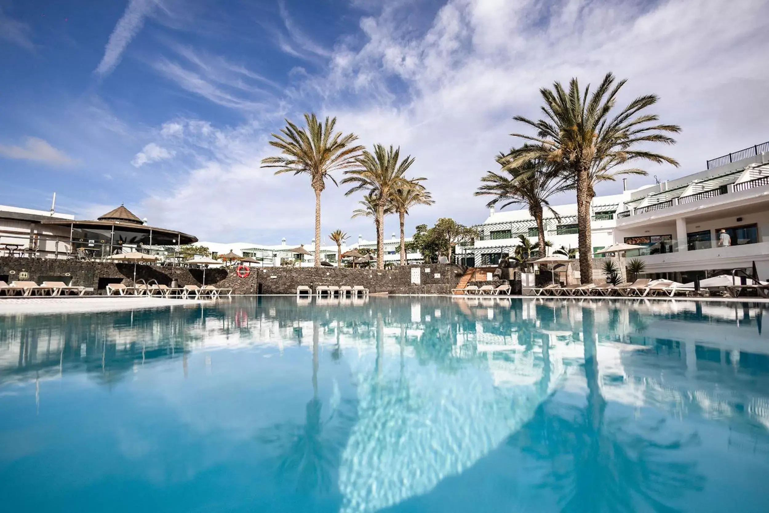 Swimming Pool in Caybeach Sun