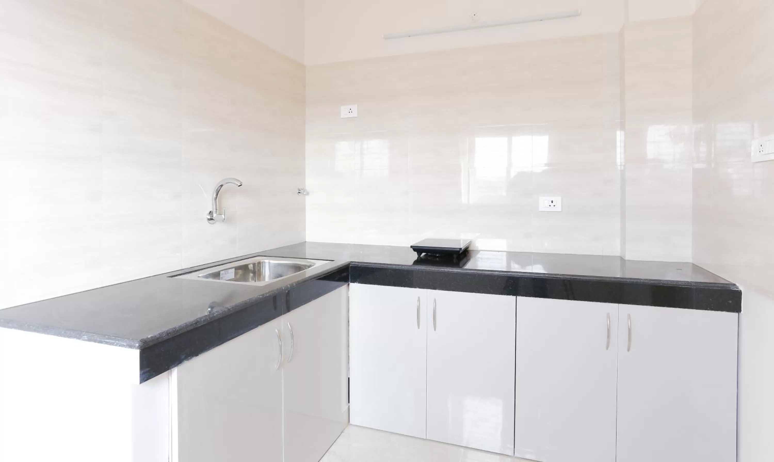Kitchen or kitchenette in Treebo Hi Line Apartments Kalapatti
