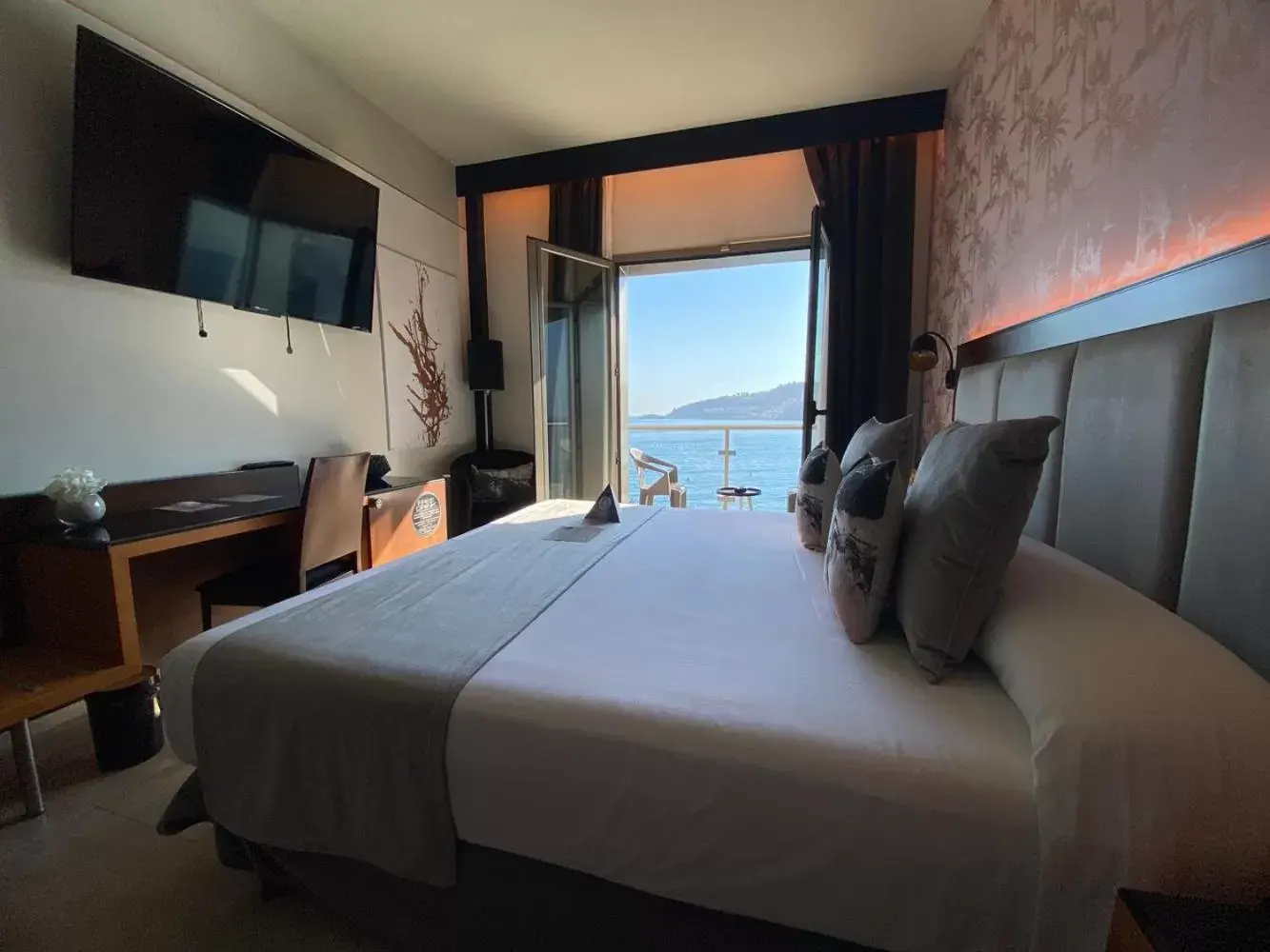 ON ALETA ROOM designed for adults ON ALETA ROOM designed for adults