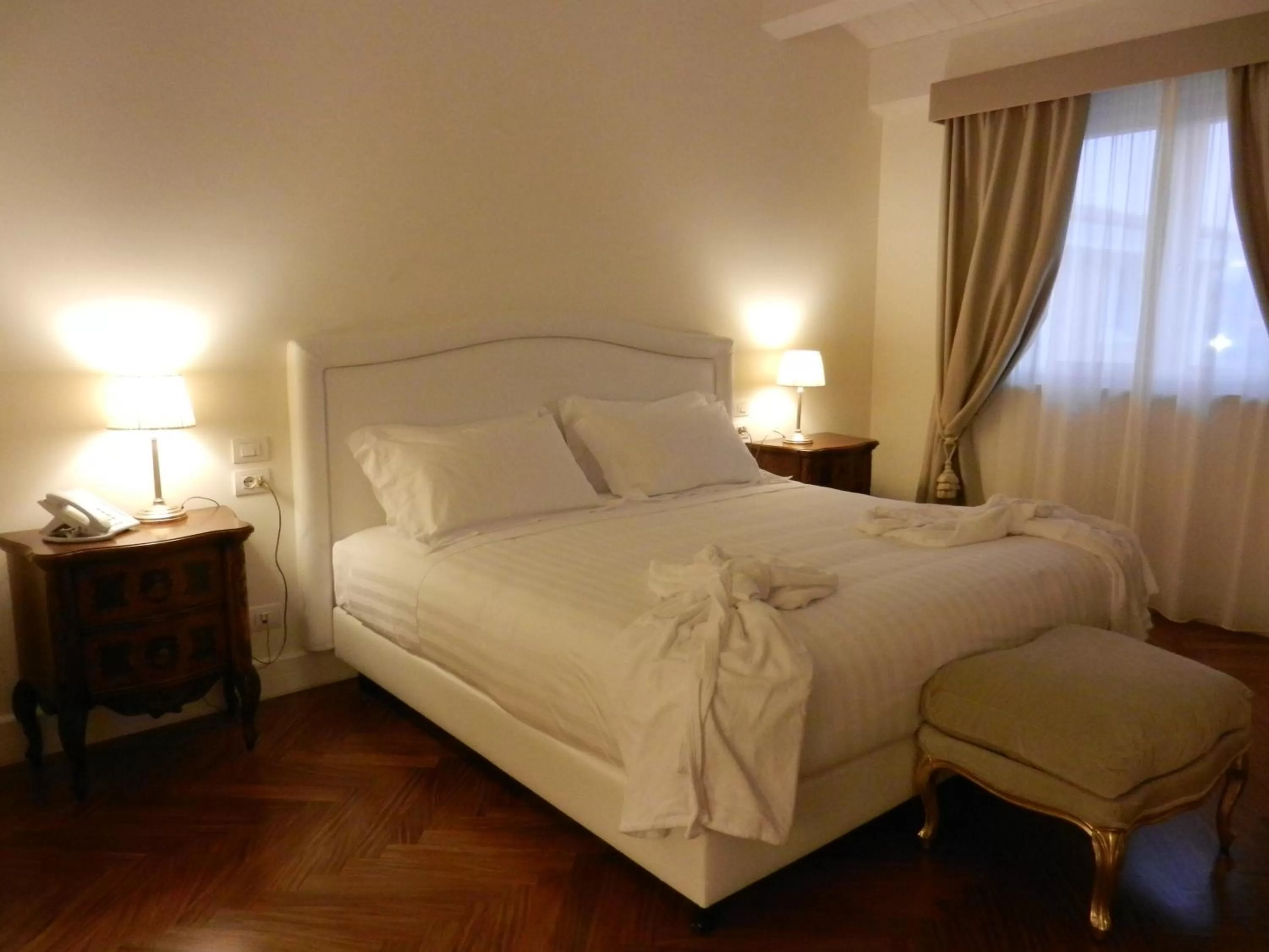 Photo of the whole room, Bed in Hotel Villa Michelangelo