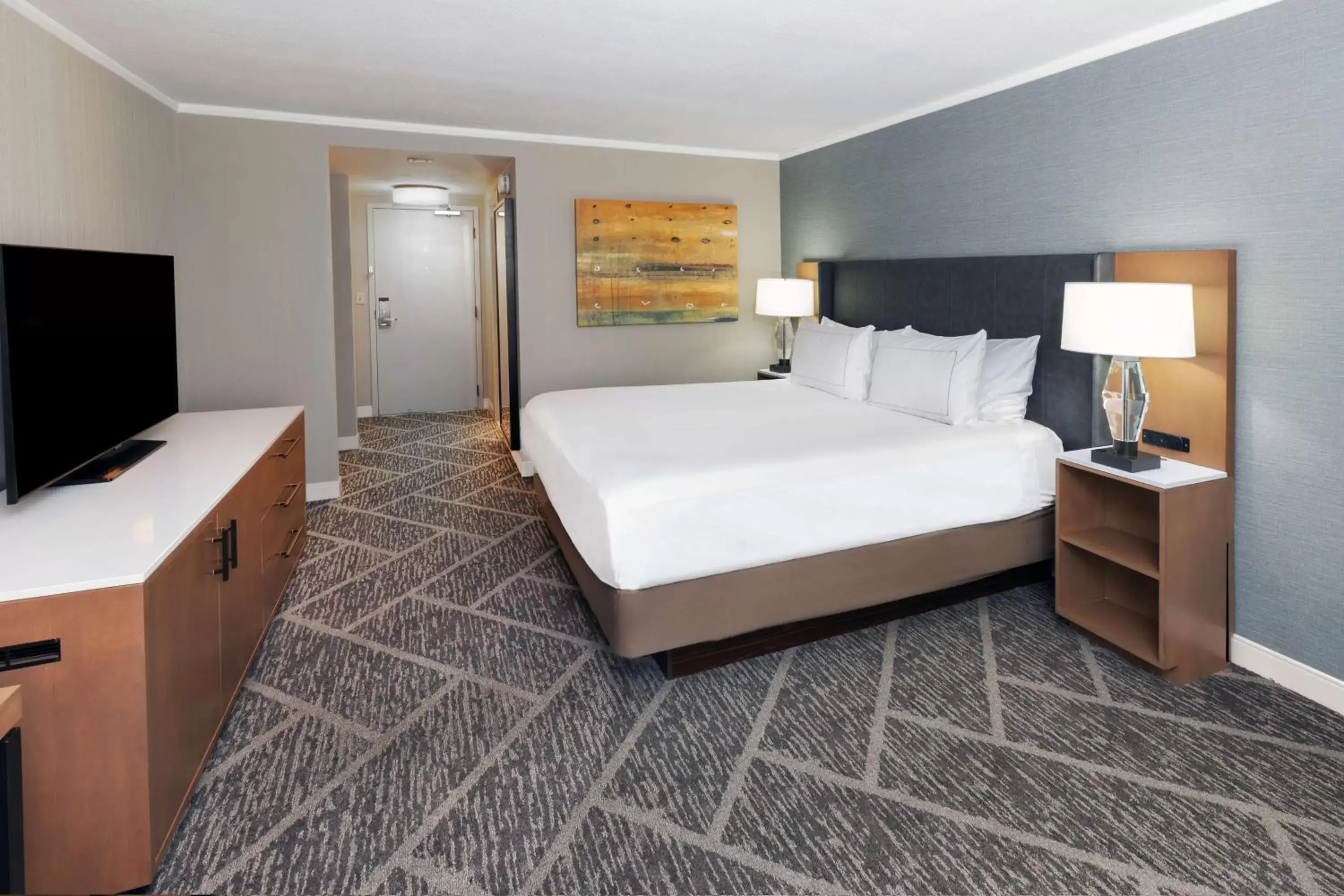 Photo of the whole room, Bed in DoubleTree by Hilton Tulsa at Warren Place