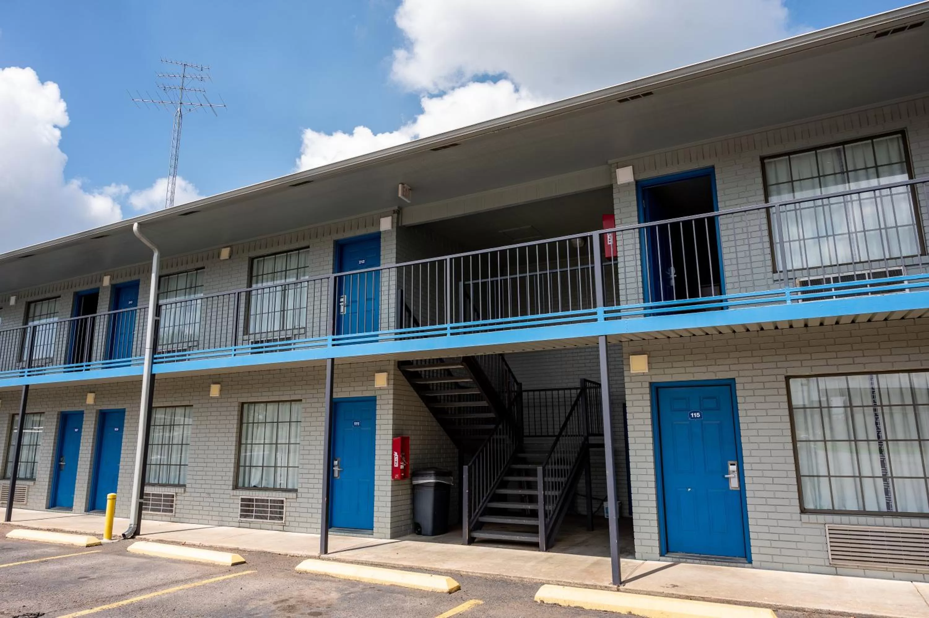 Property building in American Inn & Suites Russellville