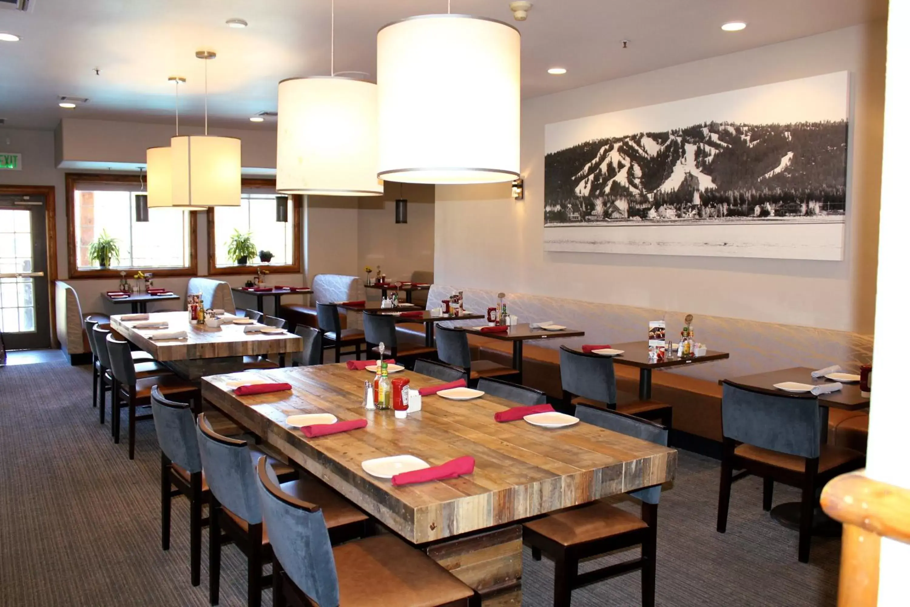 Restaurant/places to eat in Holiday Inn Resort The Lodge at Big Bear Lake by IHG Restaurant/places to eat in Holiday Inn Resort The Lodge at Big Bear Lake by IHG