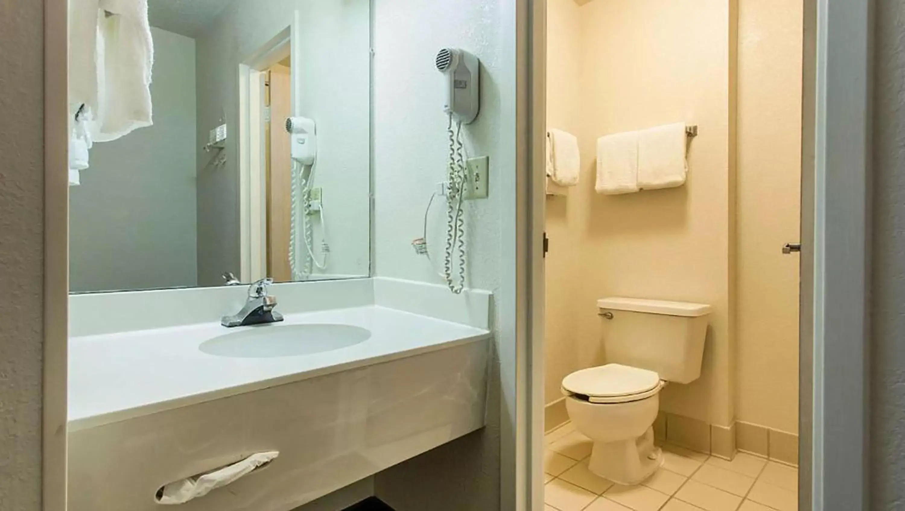 Bathroom in Studios & Suites 4 Less Charlotte