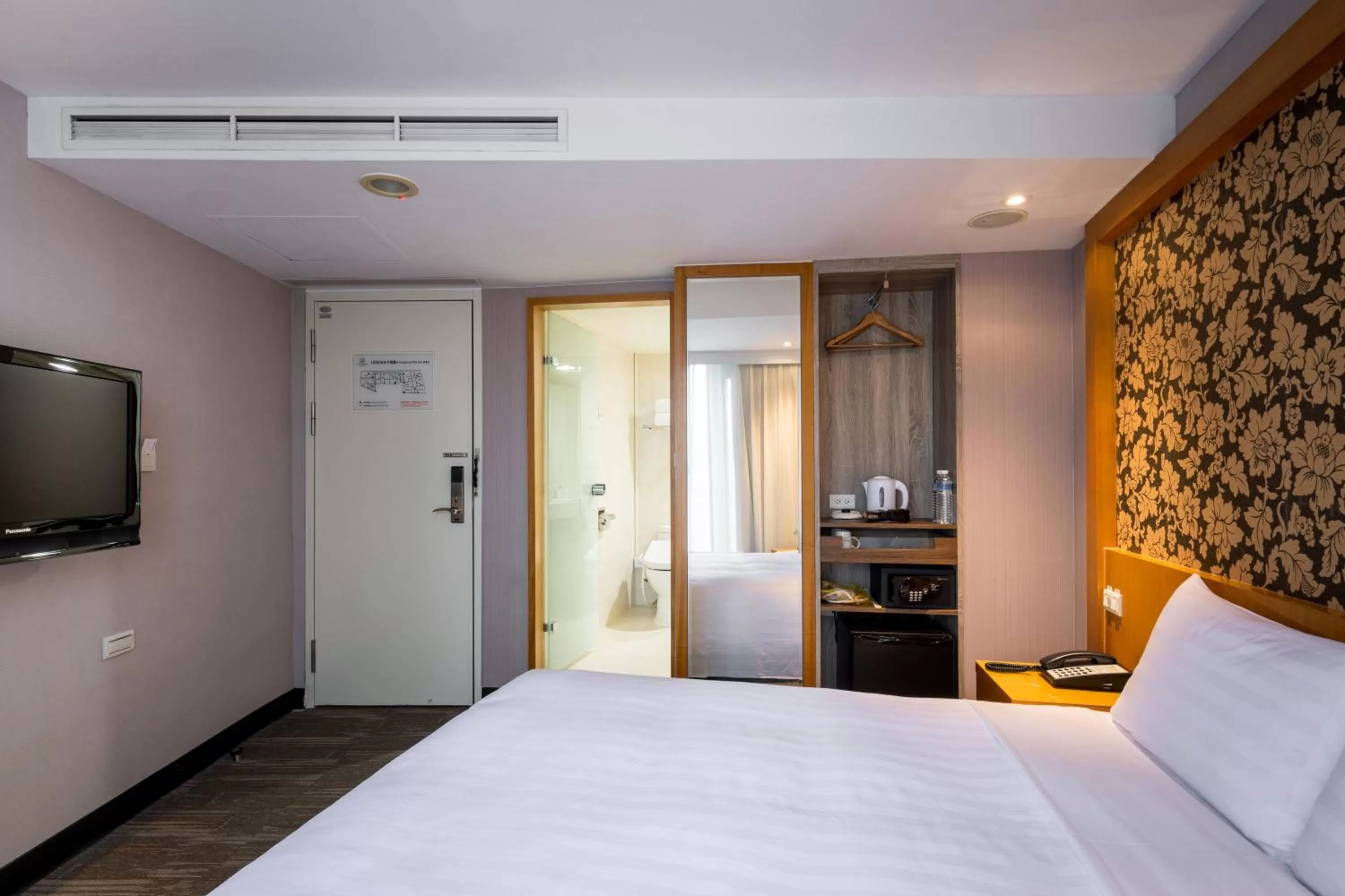 Photo of the whole room, Bed in 台北碧瑤飯店 Hotel B