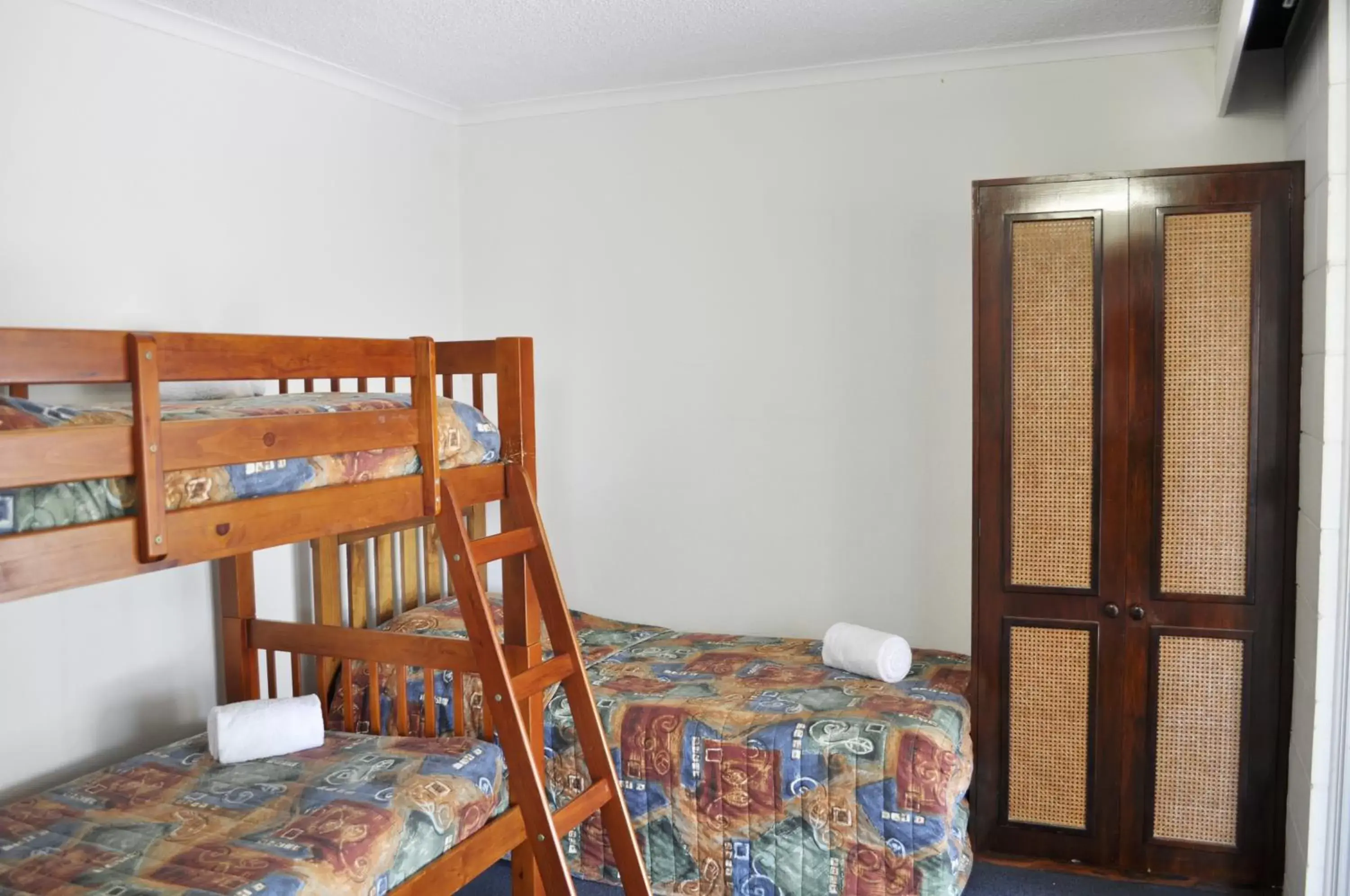 Bedroom, Bunk Bed in Alexandra Park Motor Inn