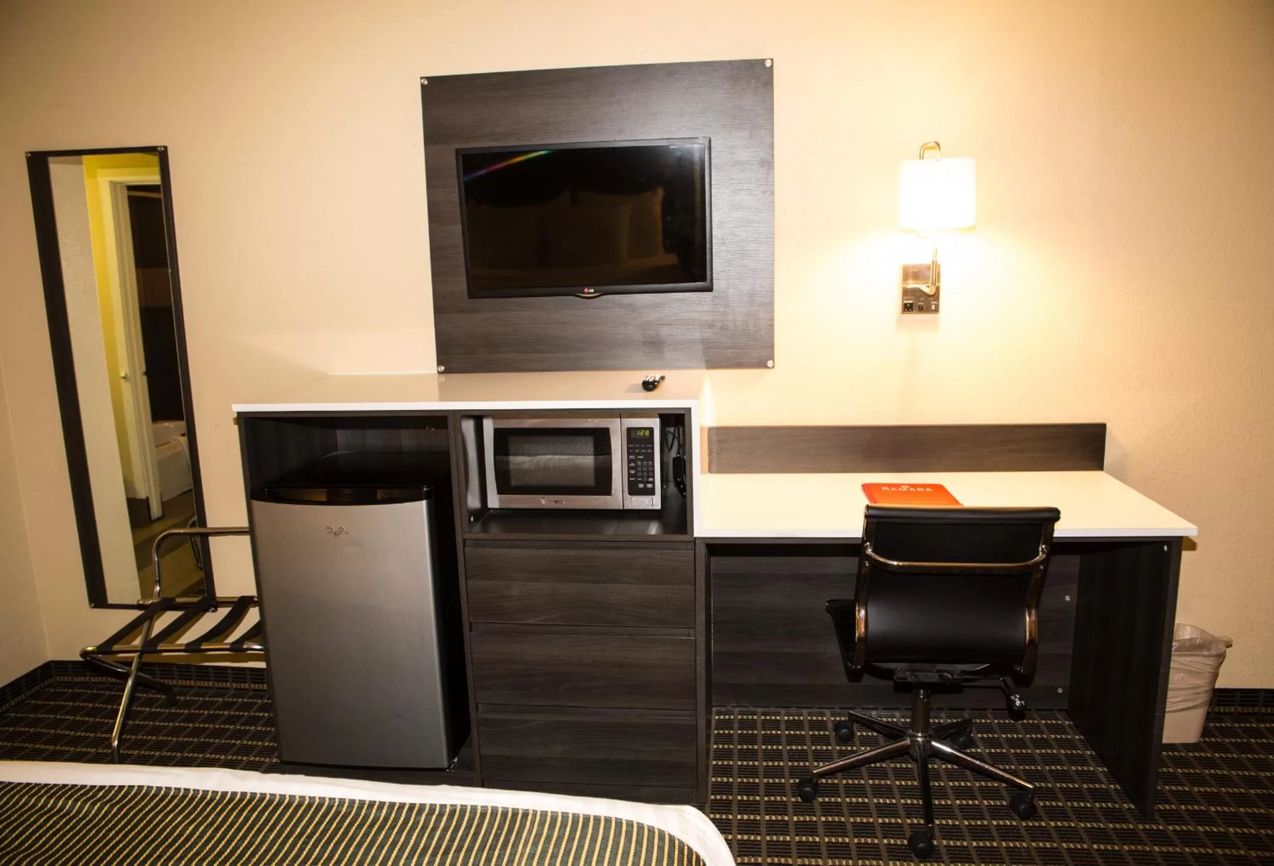 TV and multimedia in Ramada by Wyndham Flagstaff East