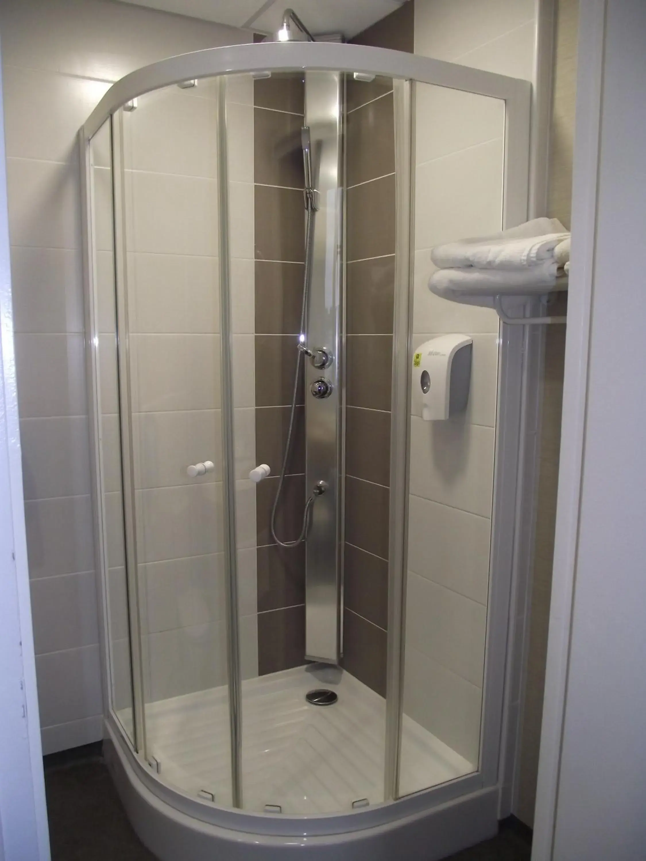 Shower, Bathroom in Logis Hotel des Bourbons