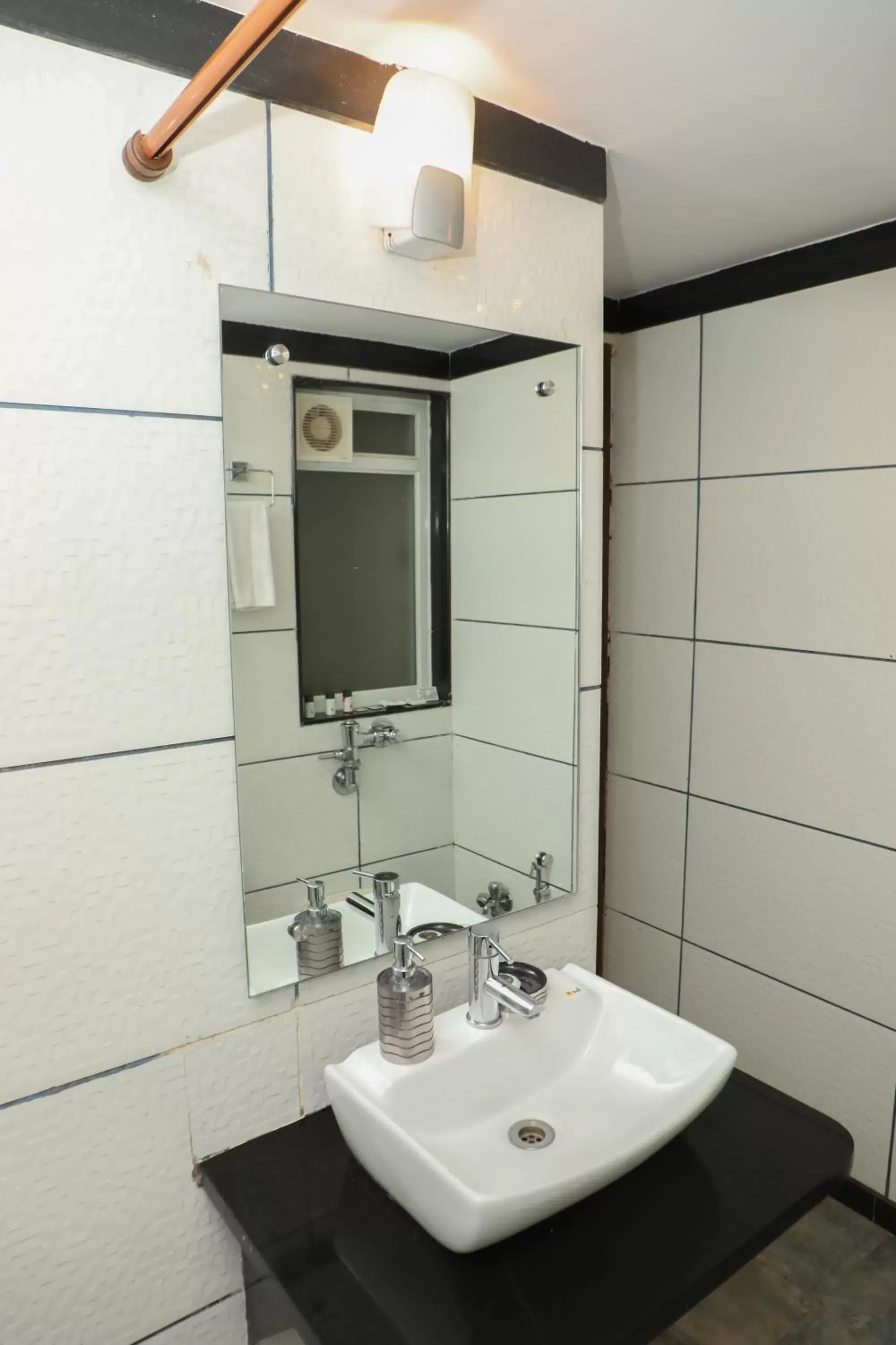 Bathroom in Bella Vista Mahabaleshwar Bathroom in Bella Vista Mahabaleshwar