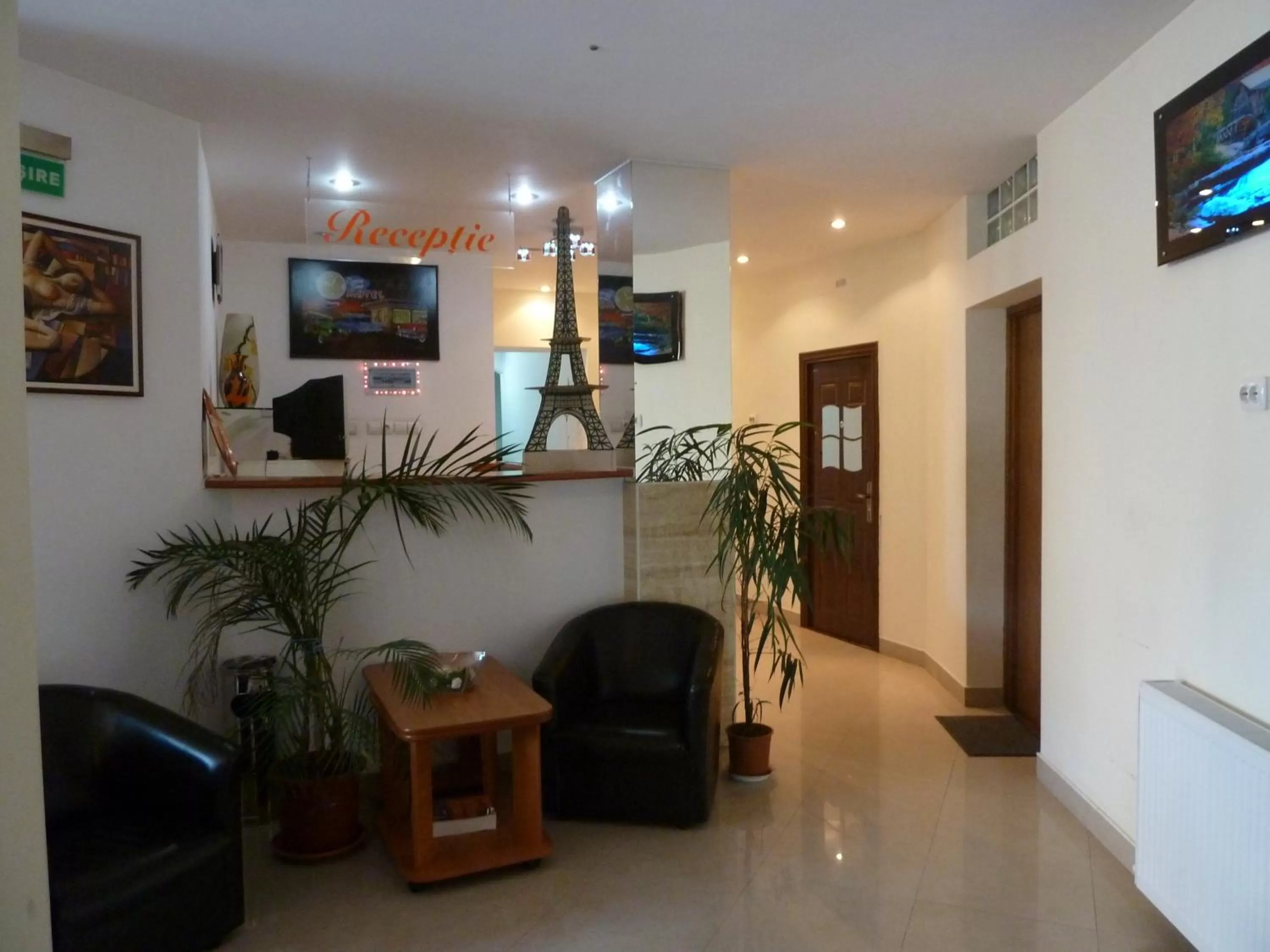 Lobby or reception in Pensiunea Old Sheriff