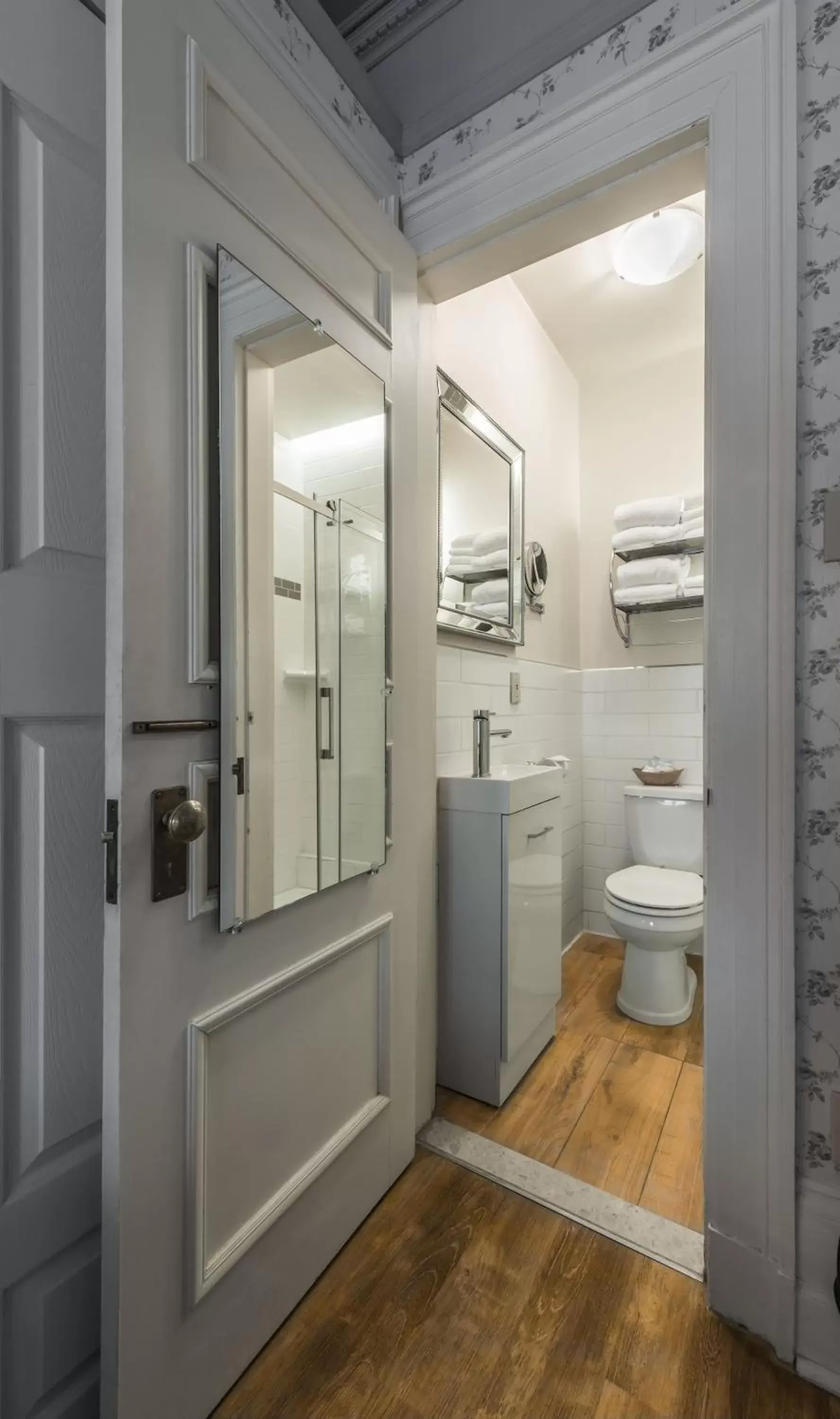 Bathroom in Le Chateau de Pierre