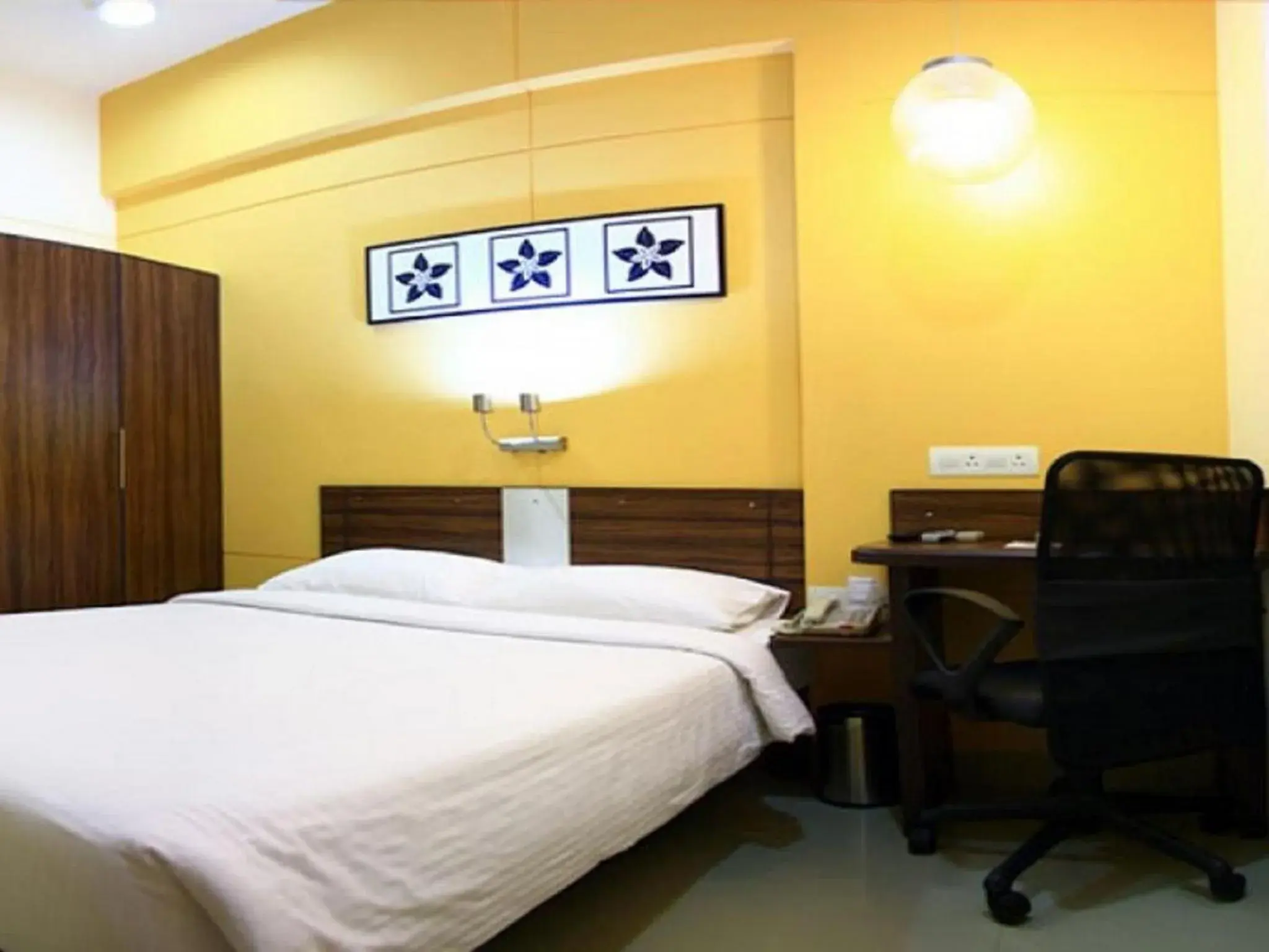 Bedroom, Bed in Ginger Faridabad