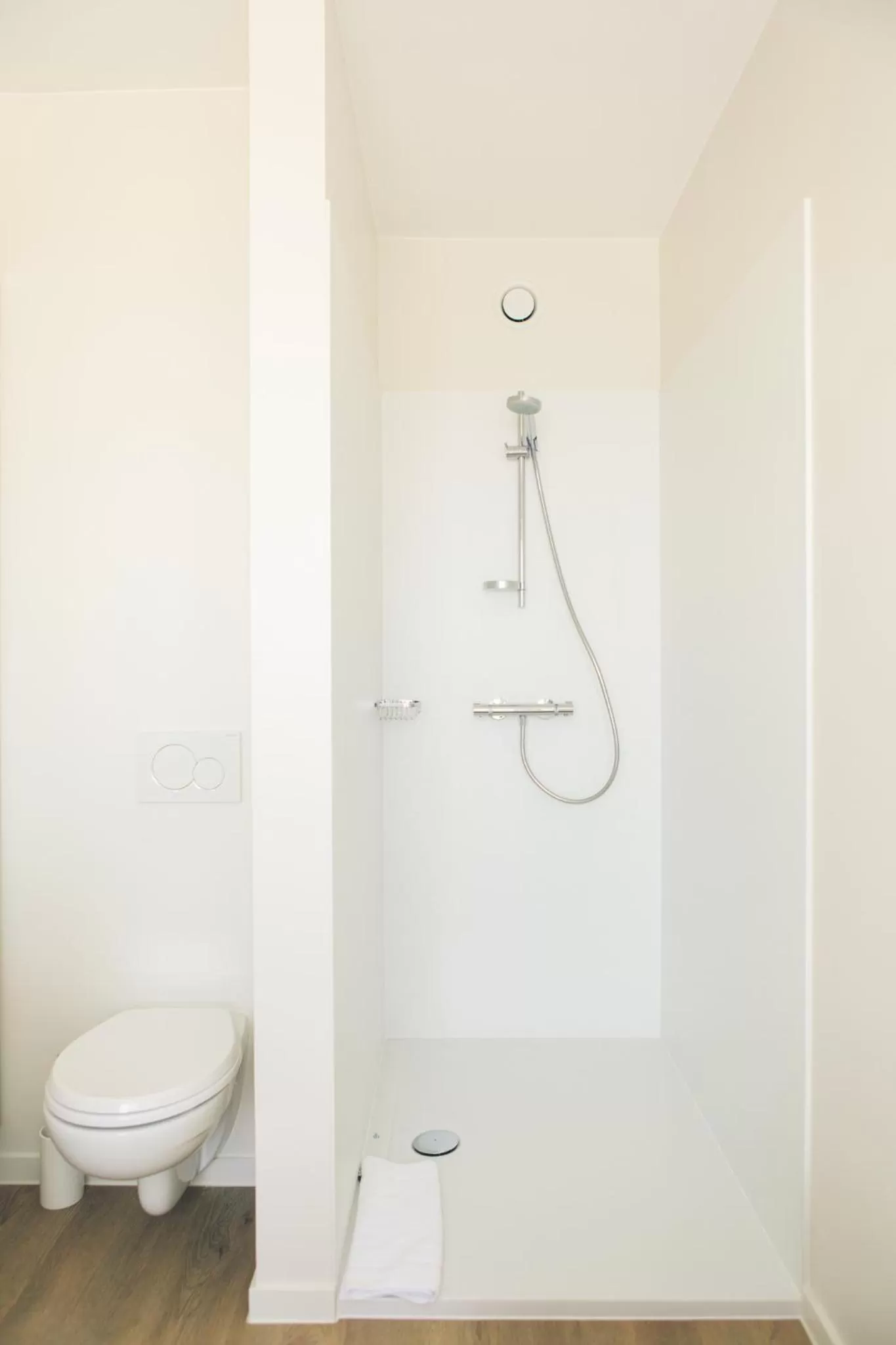 Shower in Hotel du Bassin