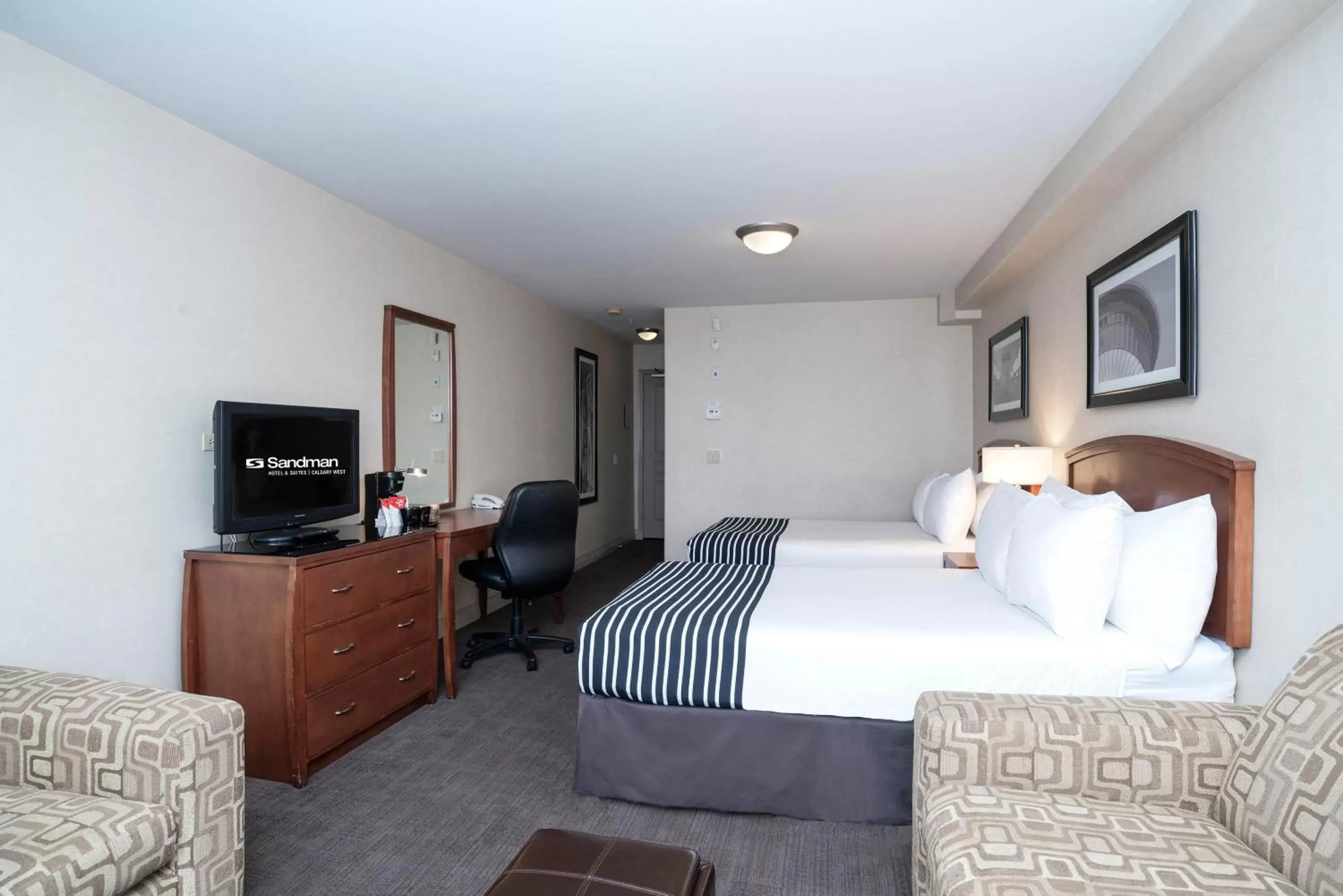 Photo of the whole room in Sandman Hotel & Suites Calgary West