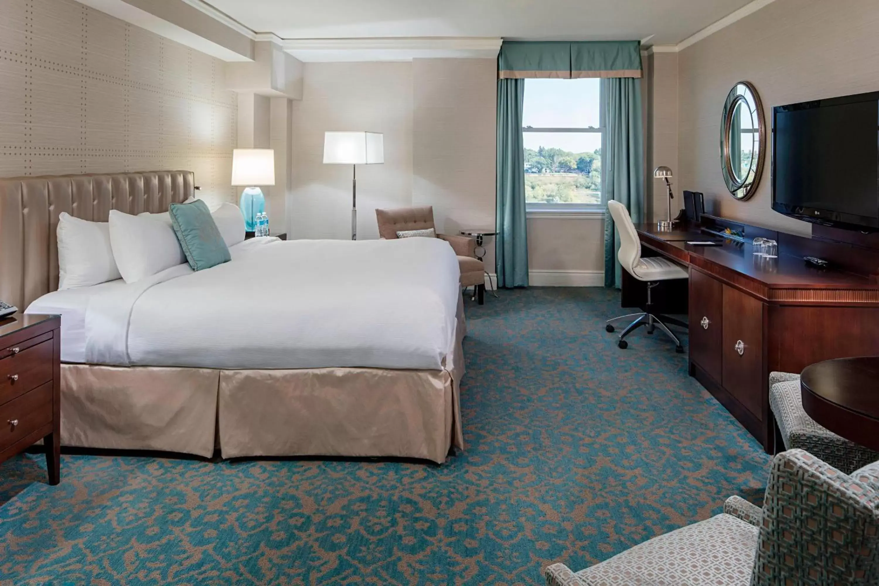 Bedroom, Bed in Delta Hotels by Marriott Bessborough