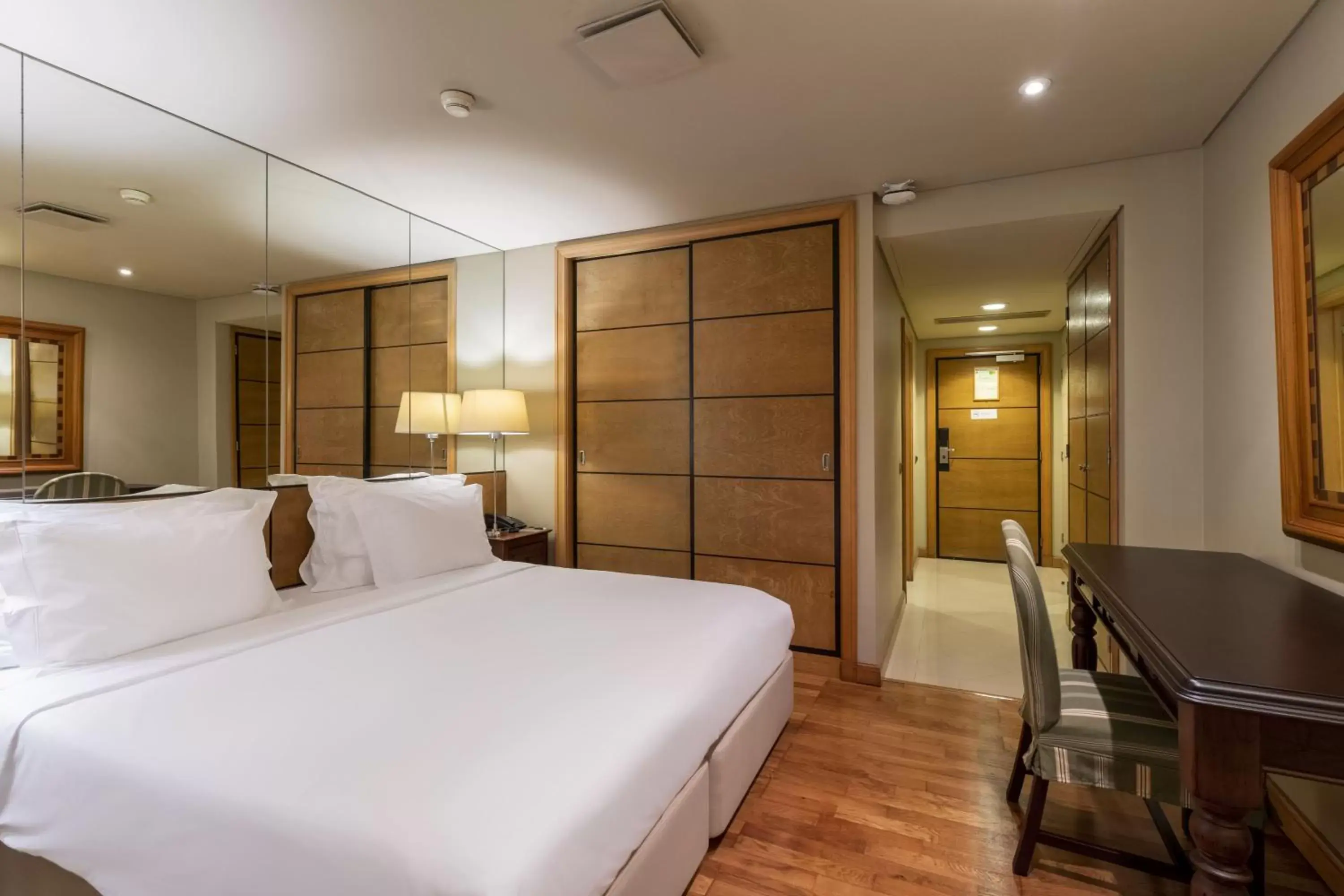 Bedroom, Bed in Royal Savoy - Ocean Resort - Savoy Signature