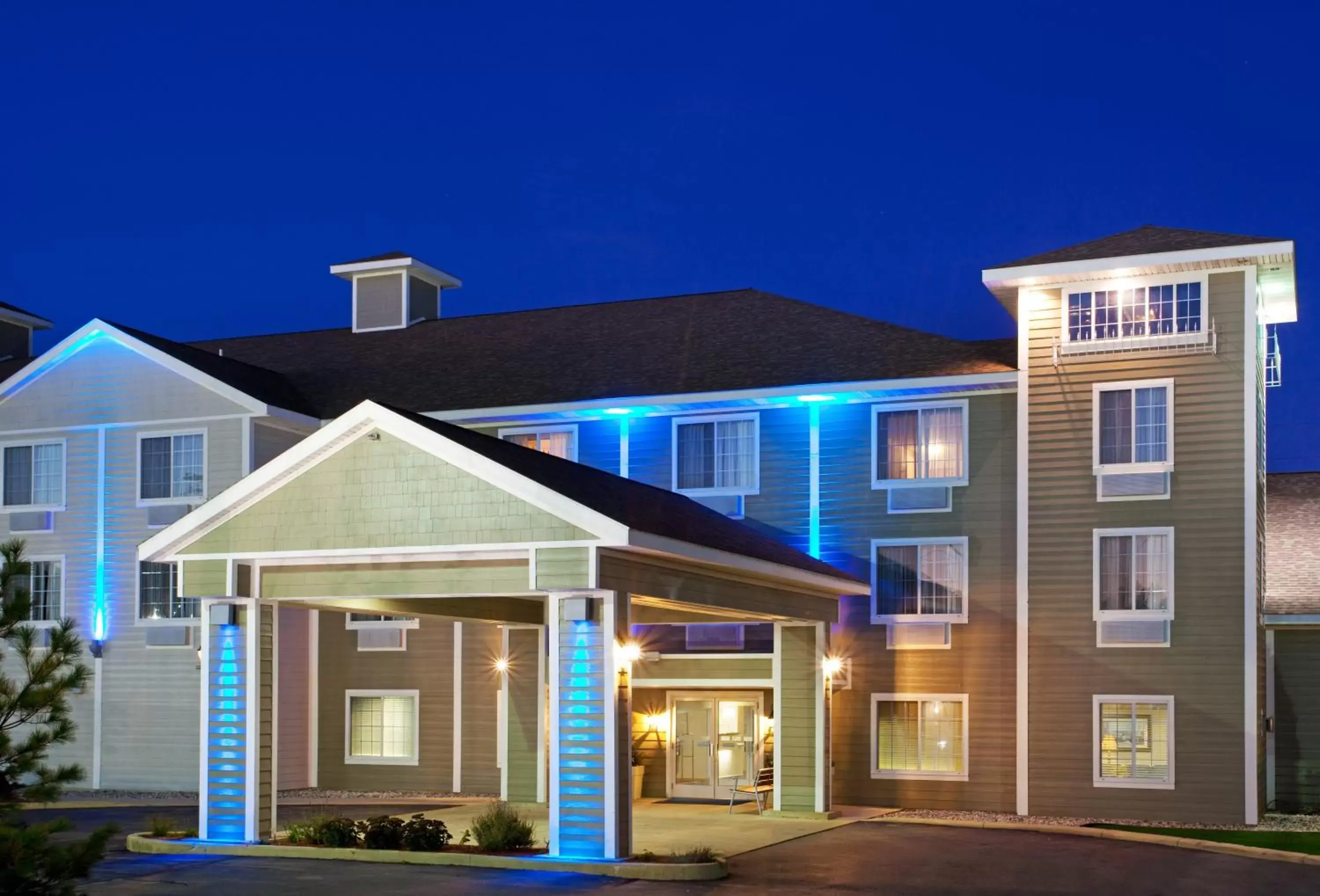 Property Building in Holiday Inn Express & Suites New Buffalo, MI, an IHG Hotel
