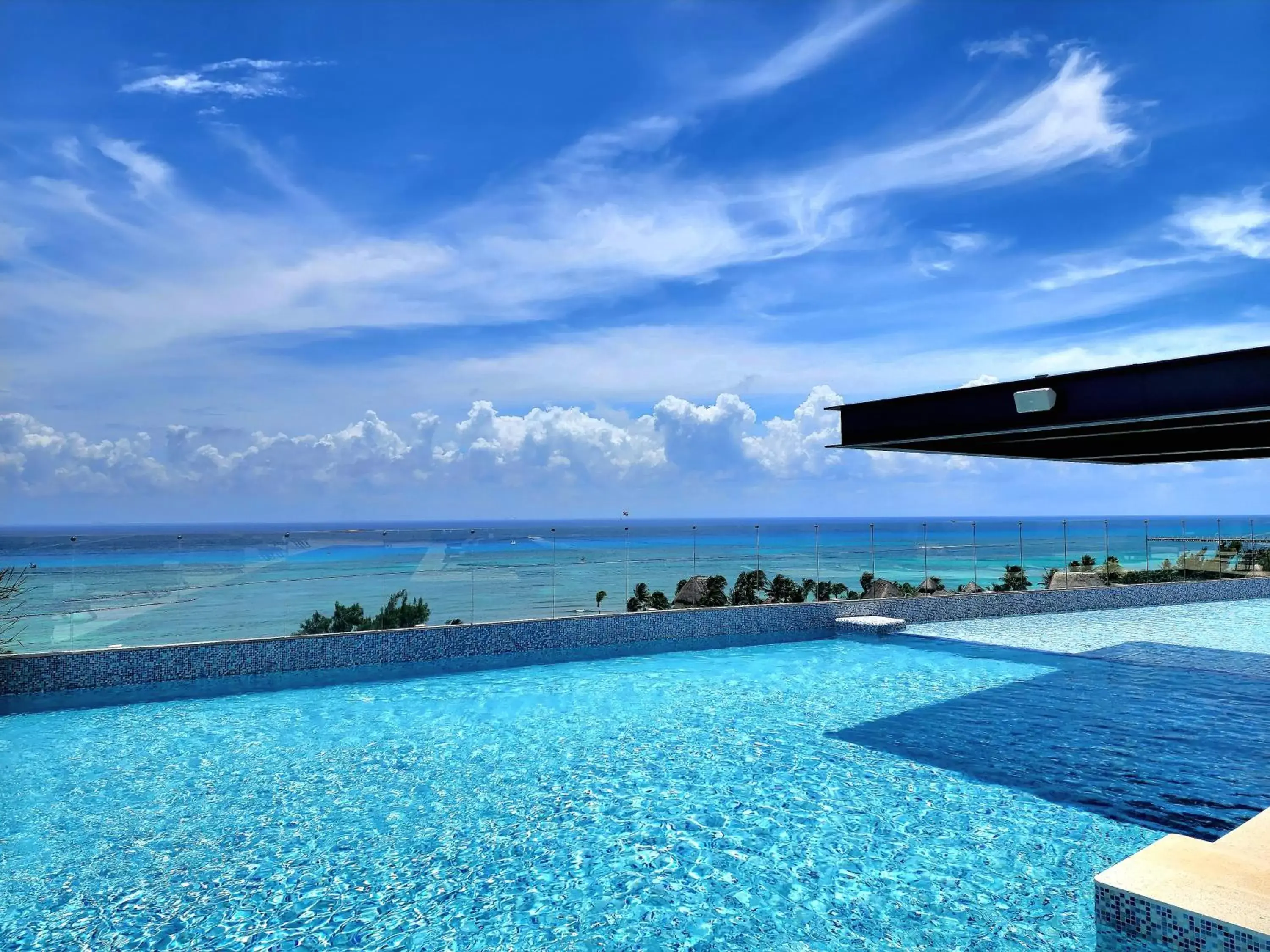 Sea view, Swimming Pool in Singular Dream Beach Residences