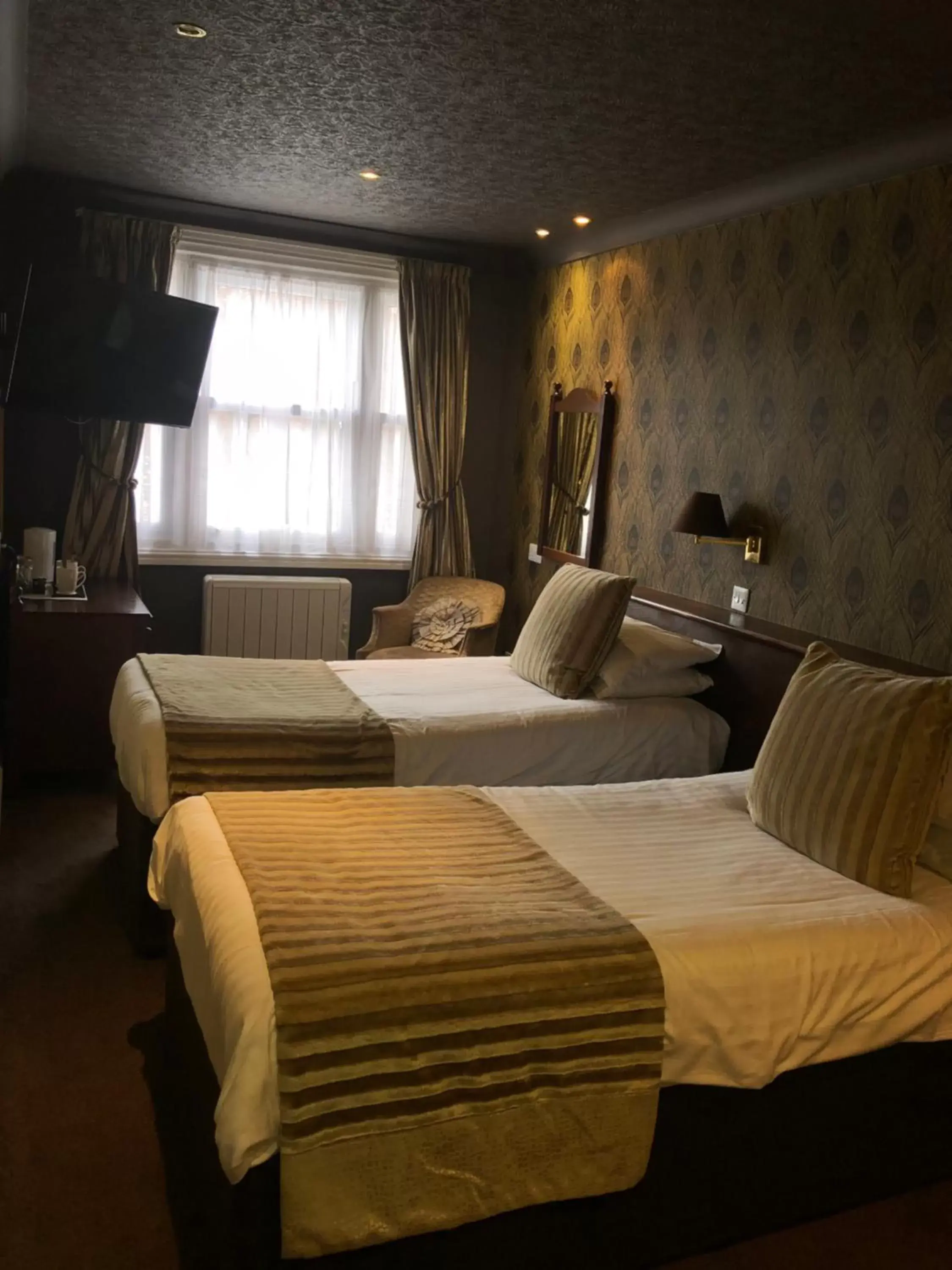 Bedroom, Bed in The Vine Hotel, Skegness