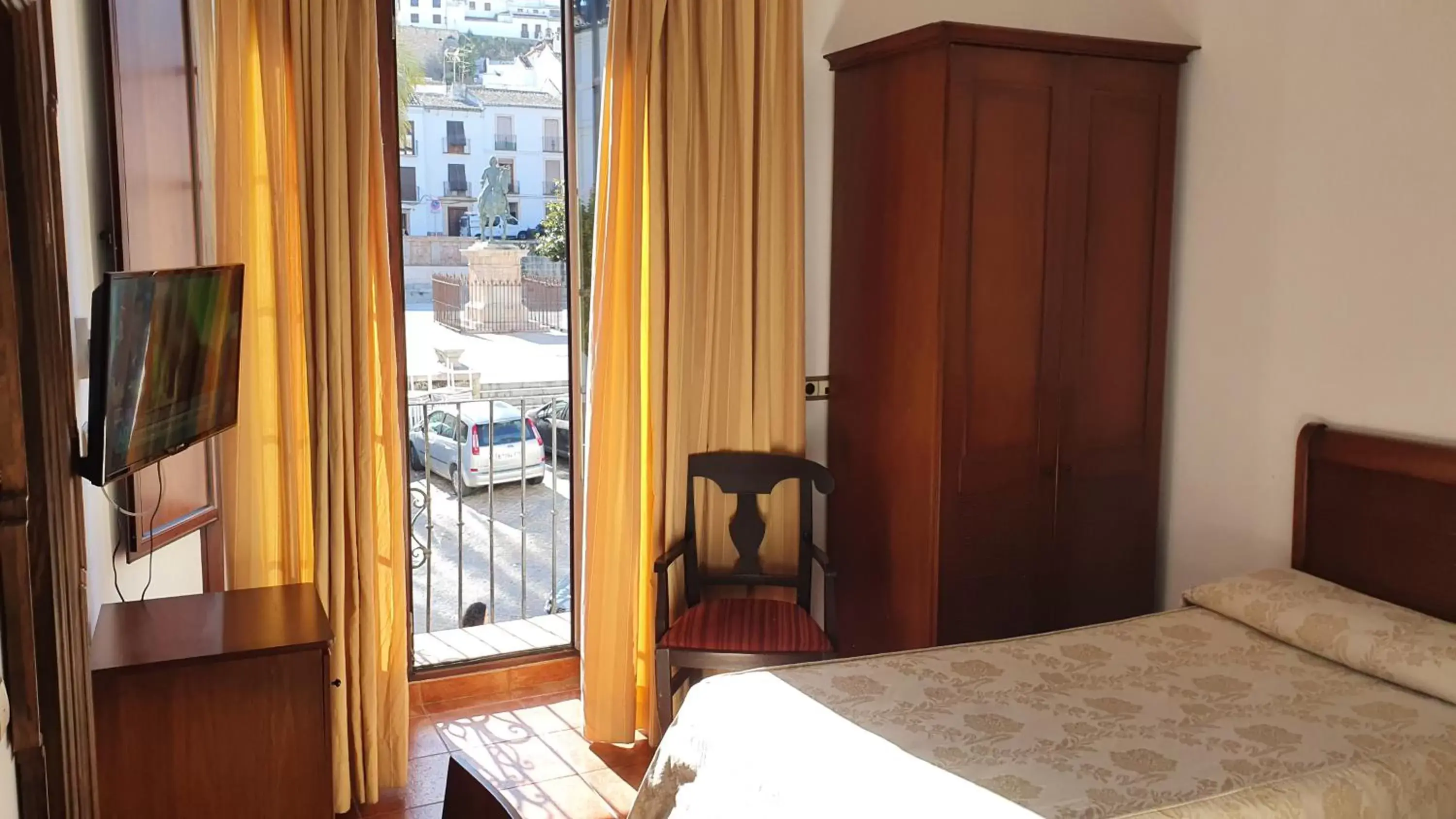 Double exterior room with balcony in Coso Viejo Double exterior room with balcony in Coso Viejo