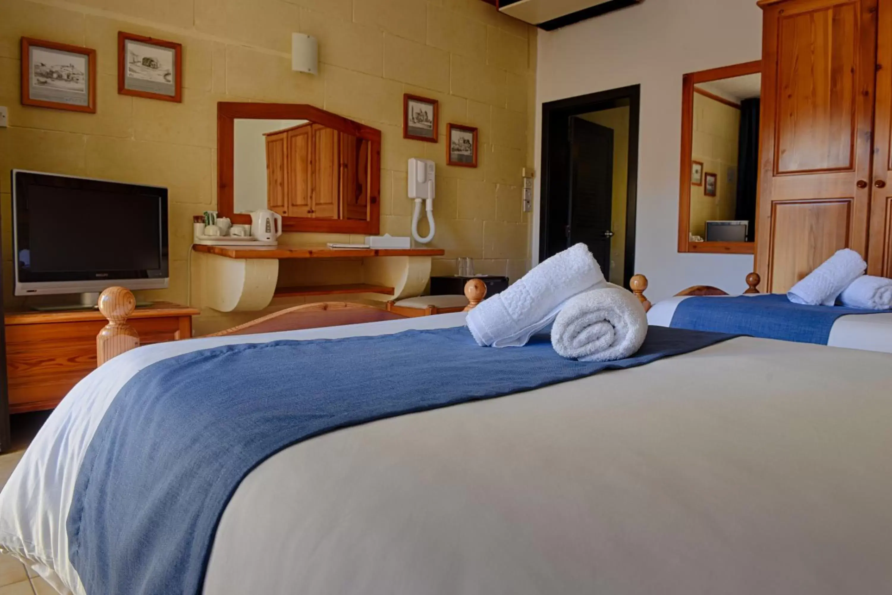 Bed in Cornucopia Hotel