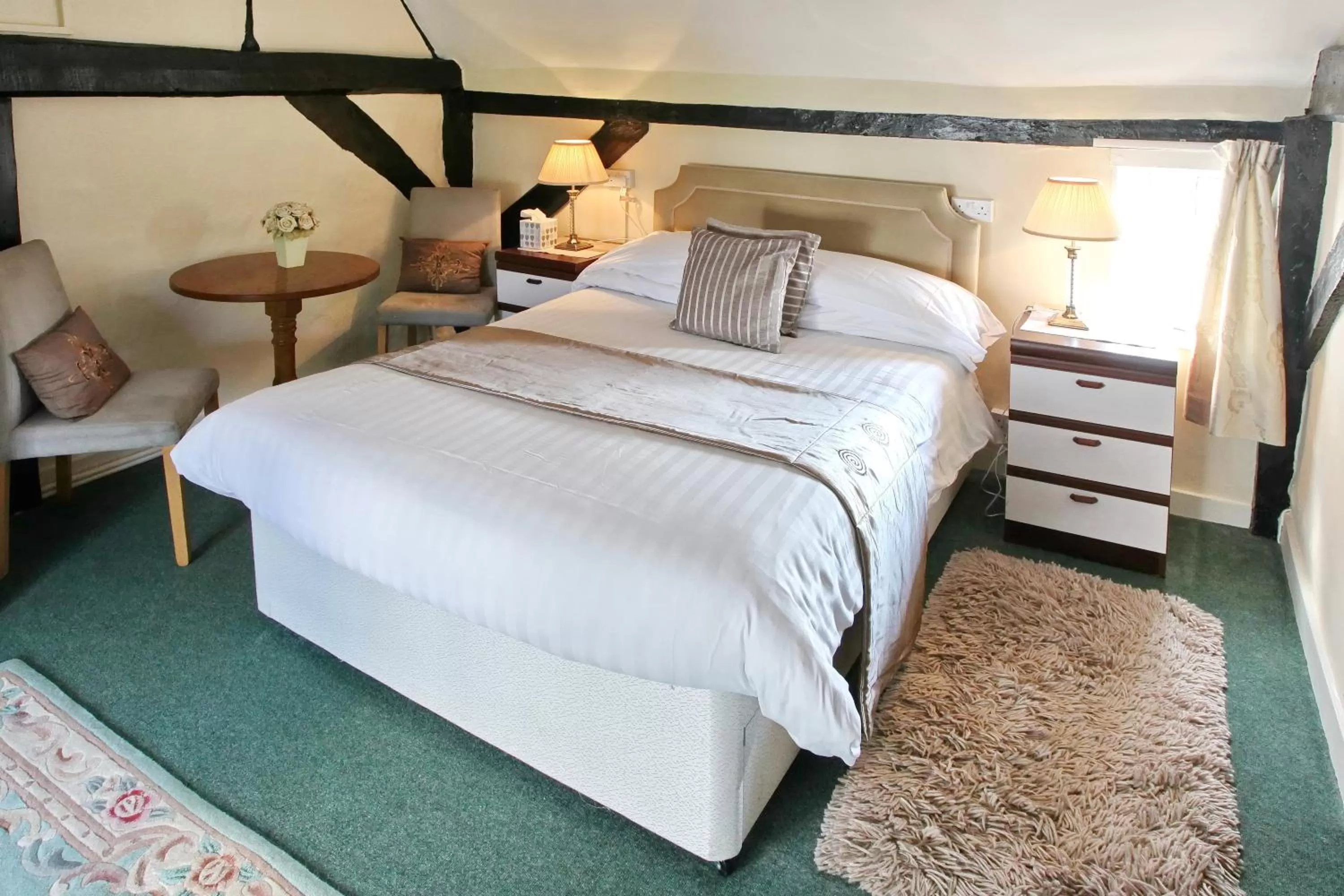 Bedroom, Bed in The Potters Arms