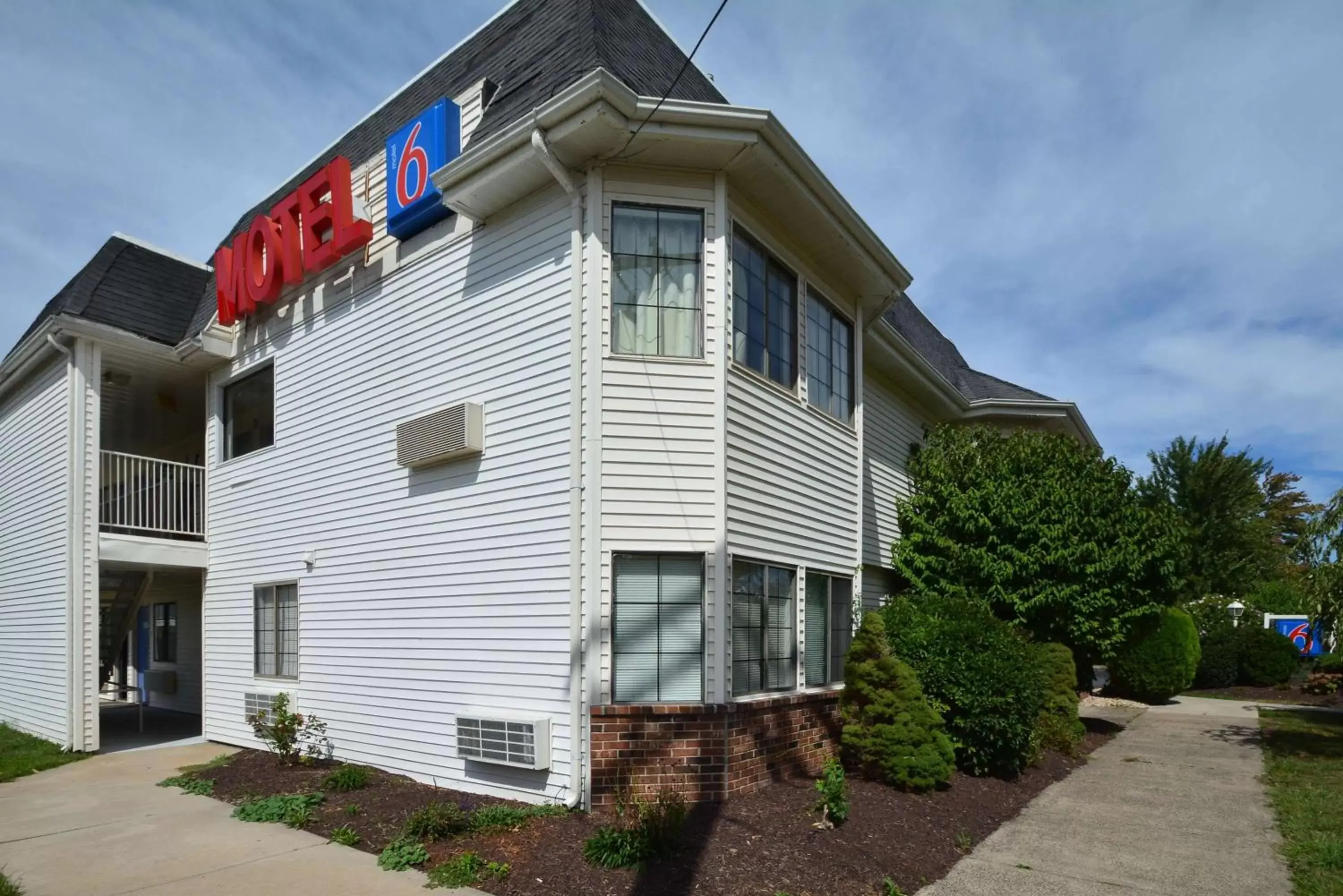 Property building in Motel 6-Wethersfield, CT - Hartford Property building in Motel 6-Wethersfield, CT - Hartford