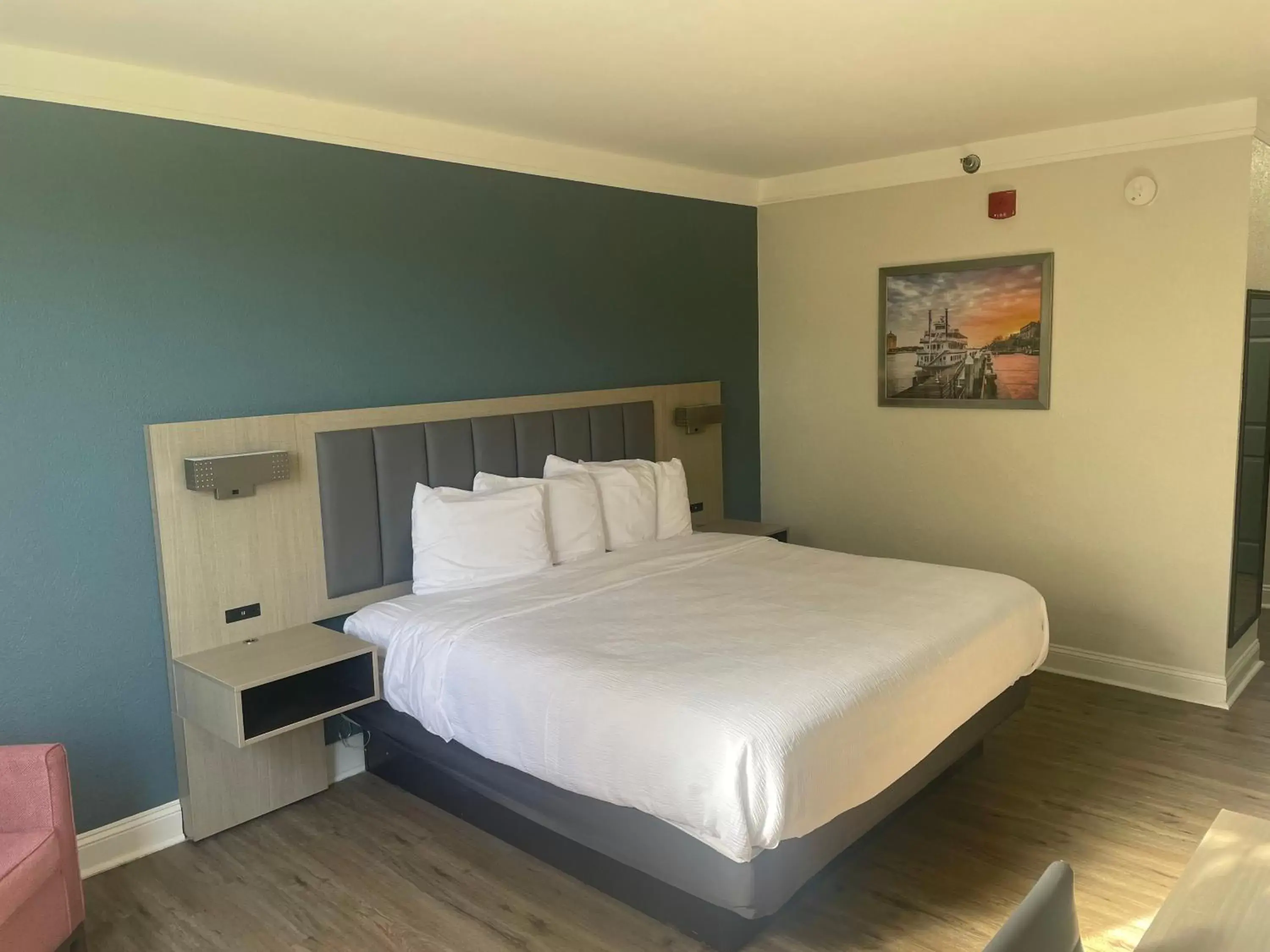 One-Bedroom King Suite - Non-Smoking in Wingate by Wyndham Savannah Gateway One-Bedroom King Suite - Non-Smoking in Wingate by Wyndham Savannah Gateway