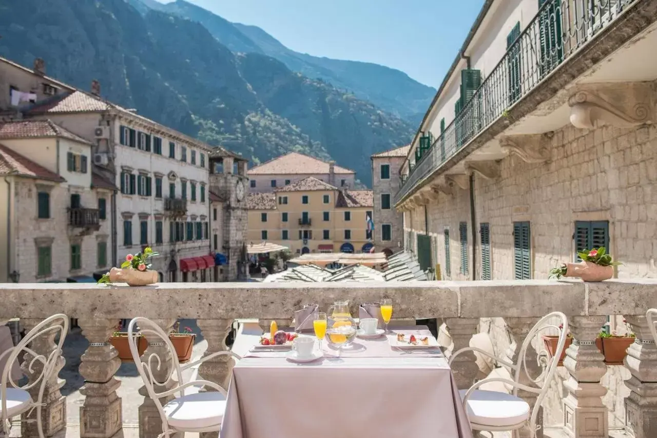 Spring, Restaurant/Places to Eat in Historic Boutique Hotel Cattaro