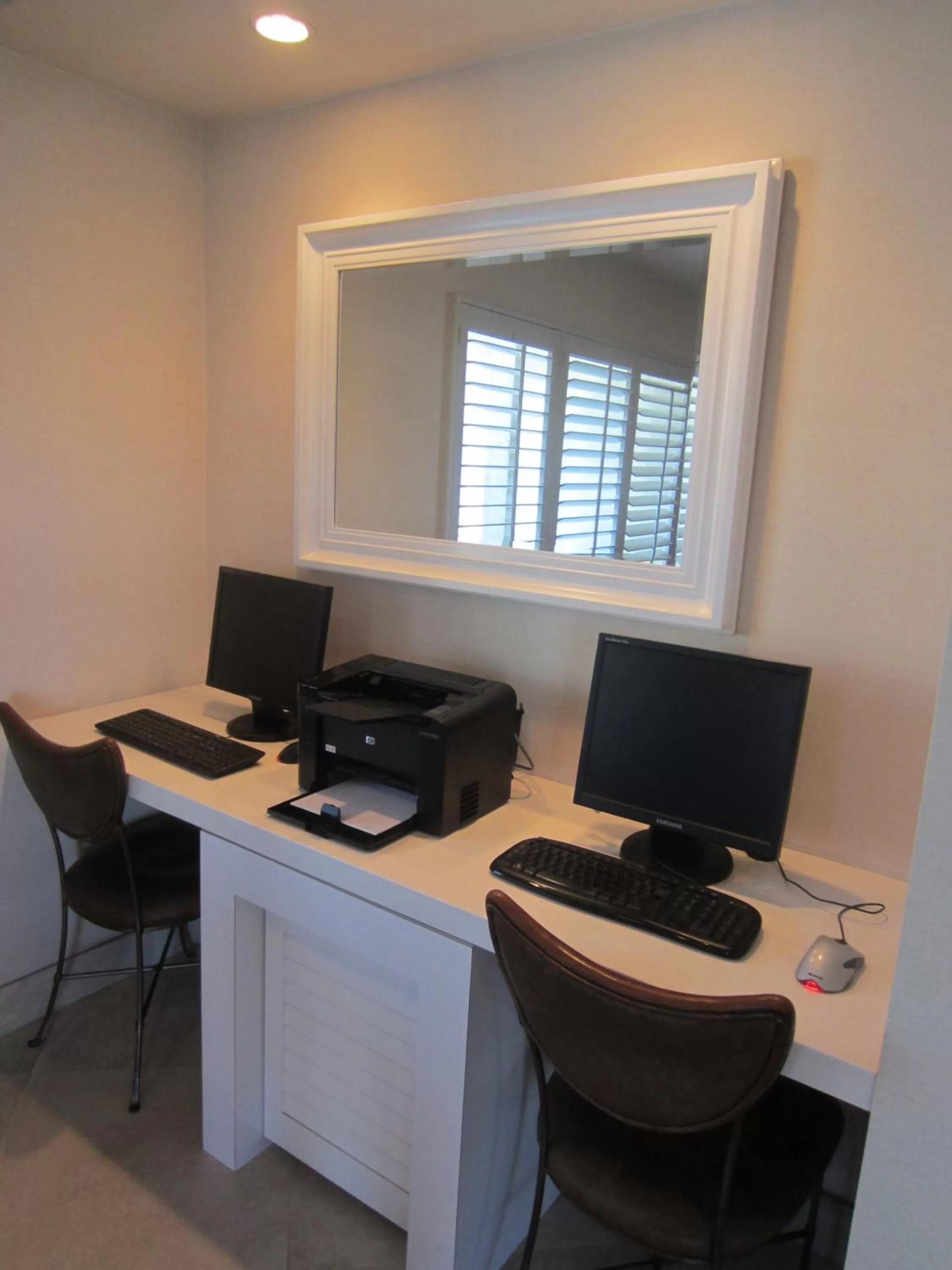 Business facilities in Days Inn by Wyndham San Diego Hotel Circle