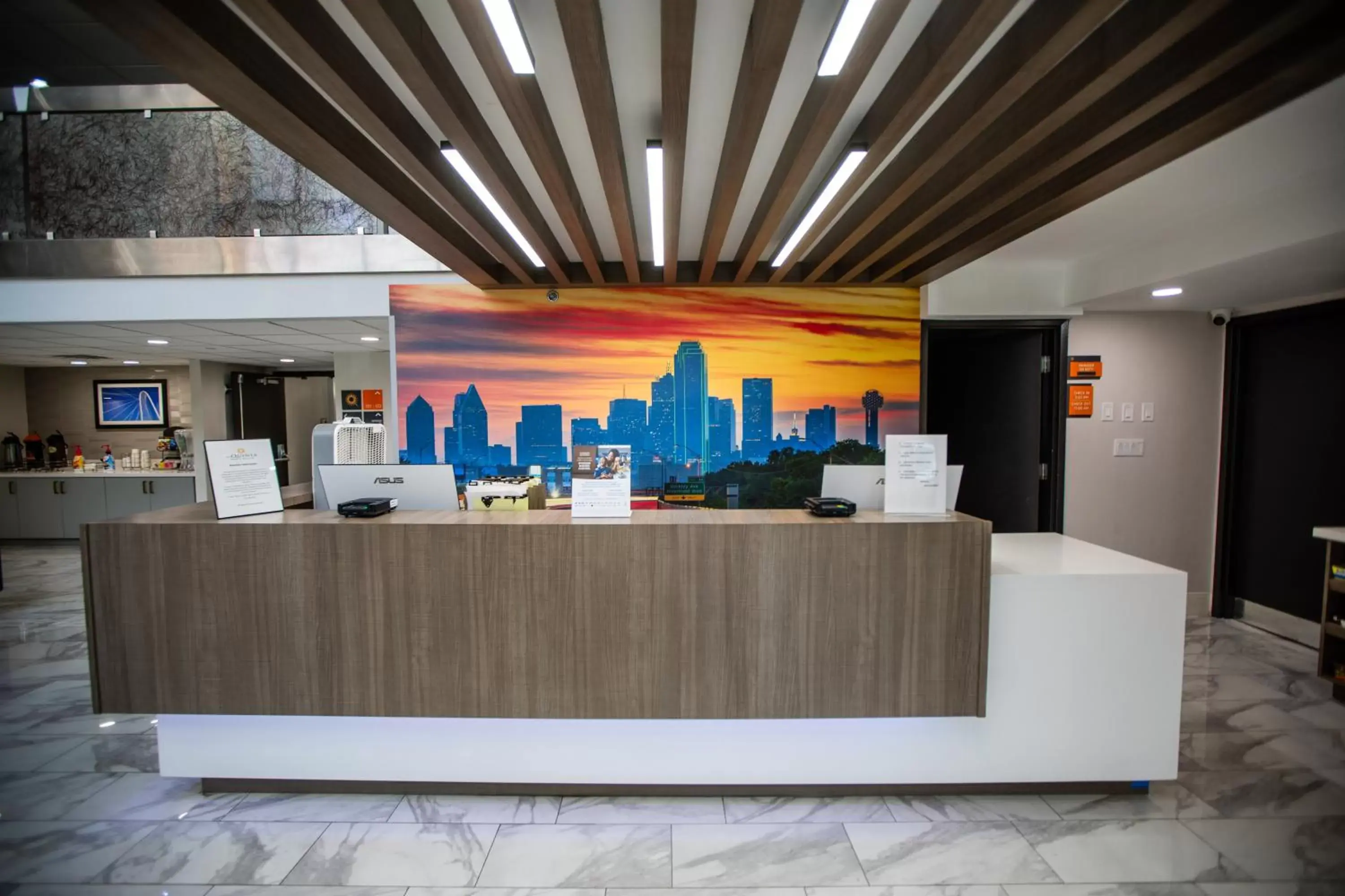 Lobby or reception, Lobby/Reception in La Quinta by Wyndham Dallas I-35 Walnut Hill Ln