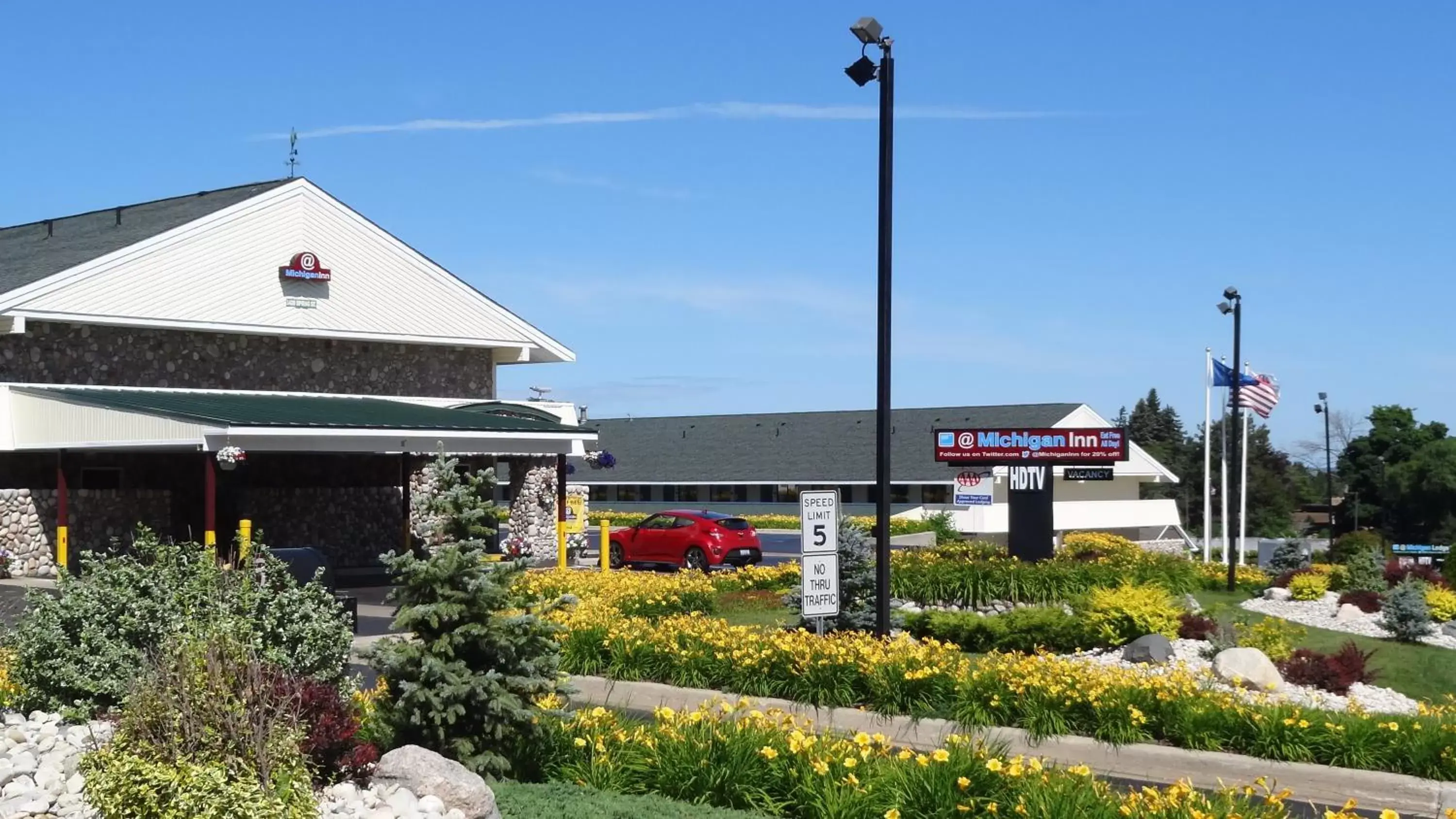 Facade/entrance, Property Building in @ Michigan Inn & Lodge