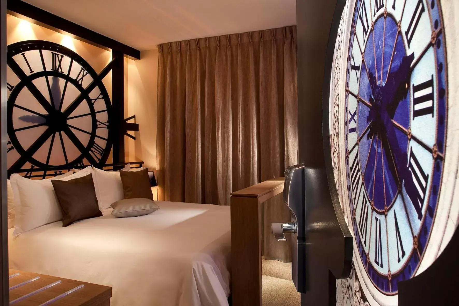 Photo of the whole room, Bed in Secret de Paris - Hotel & Spa