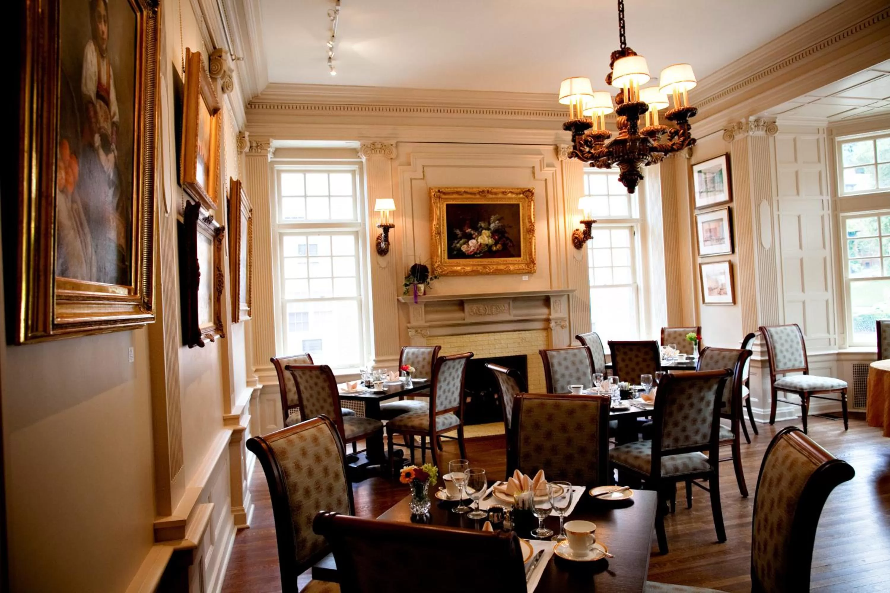 Restaurant/places to eat in Mansions on Fifth