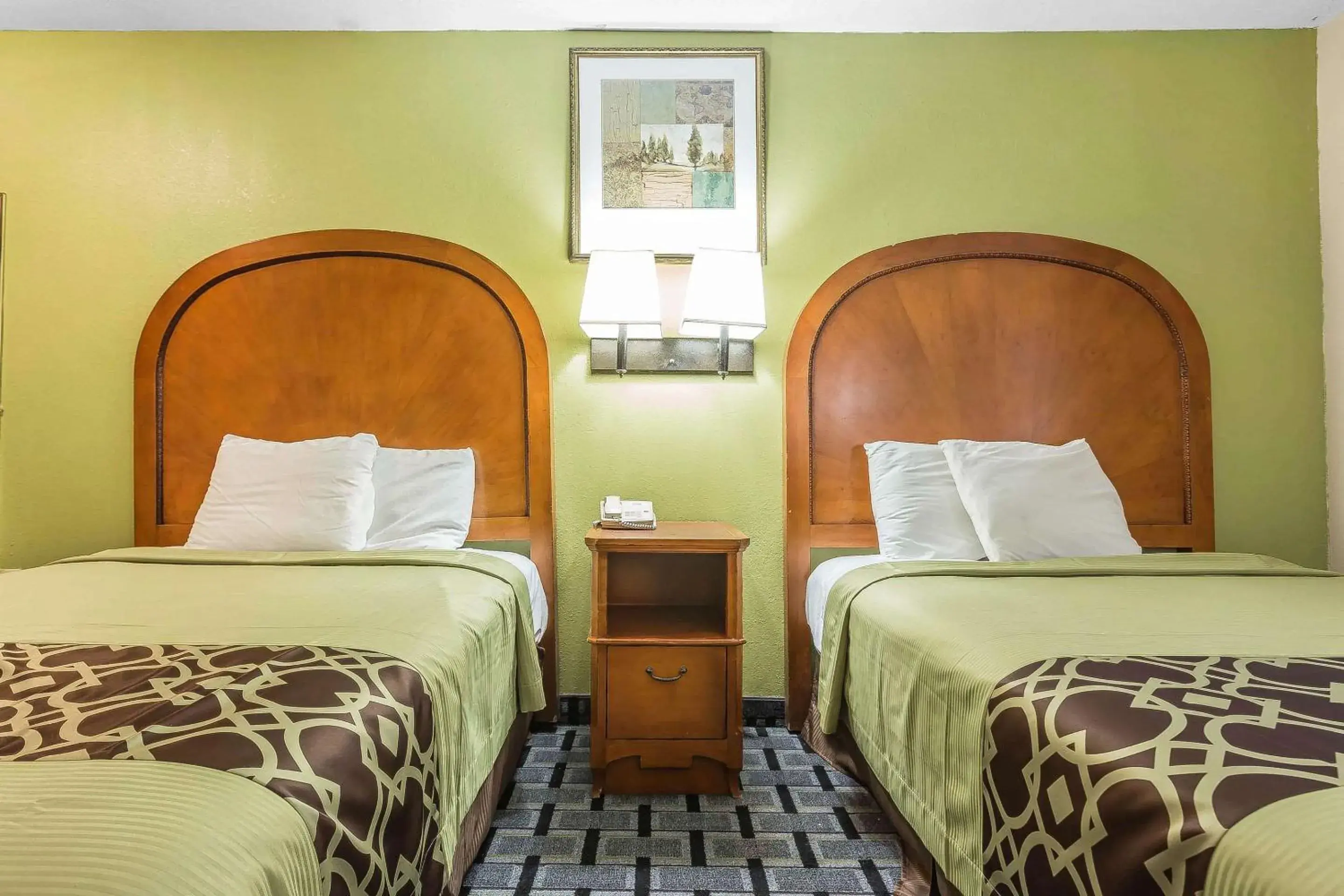 Photo of the whole room, Bed in Rodeway Inn