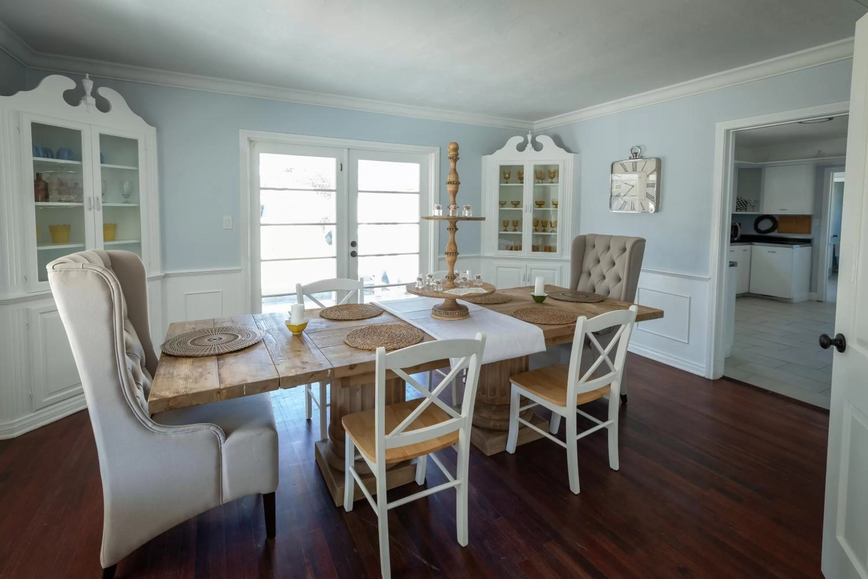 Dining area in Apple Tree Inn